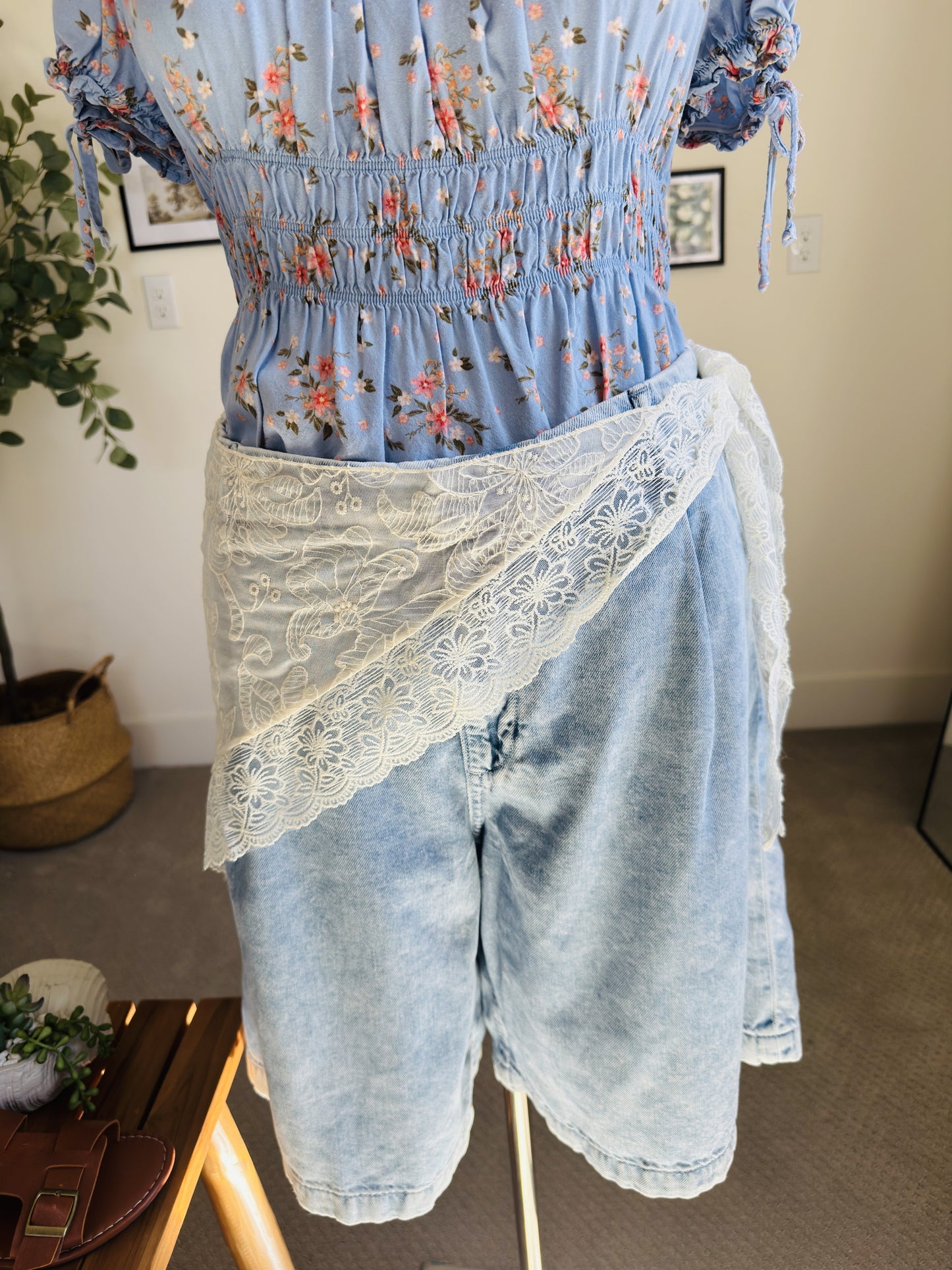 GAP Light Wash Pleated Denim Bermuda Shorts - Size L