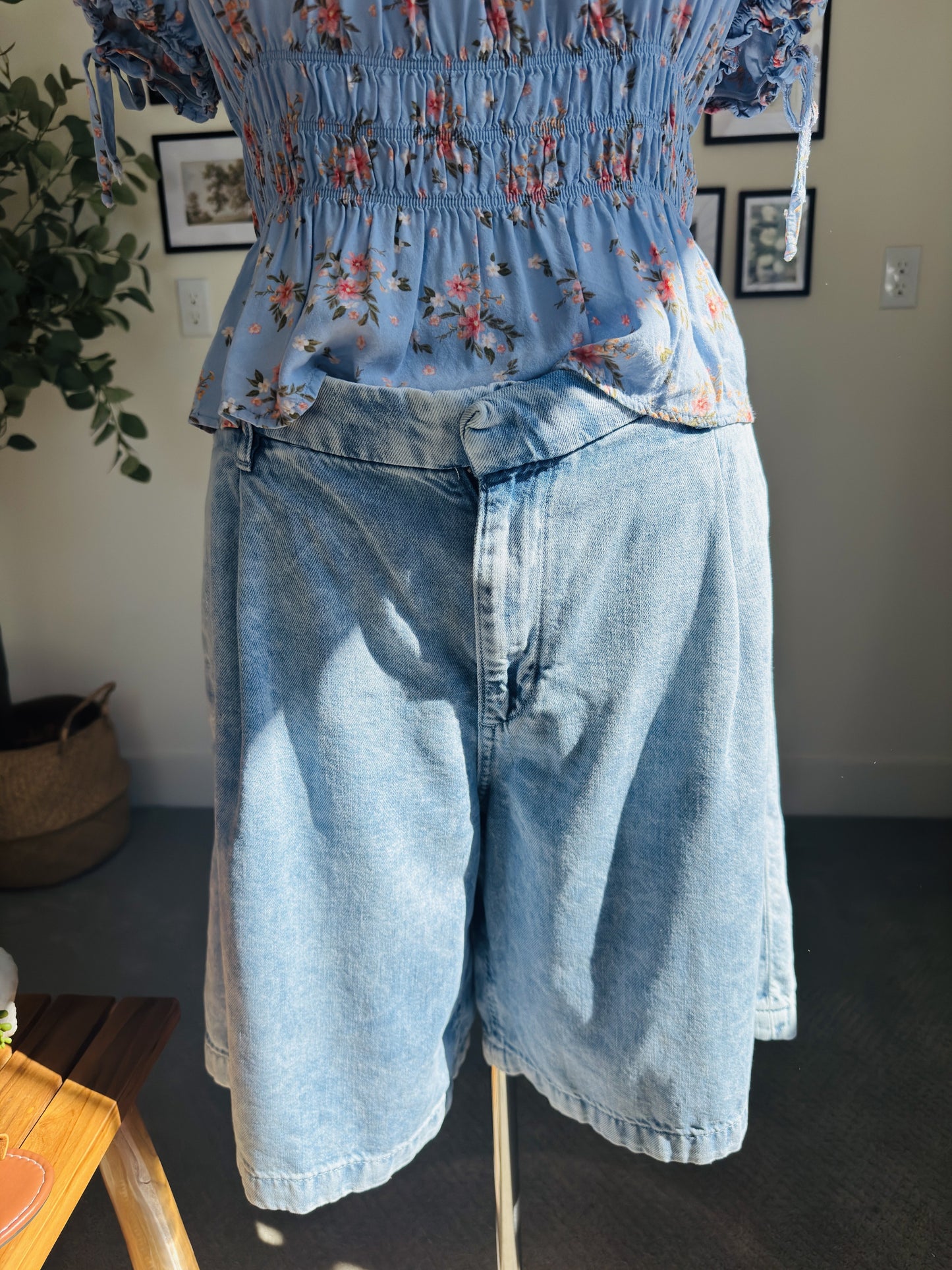 GAP Light Wash Pleated Denim Bermuda Shorts - Size L