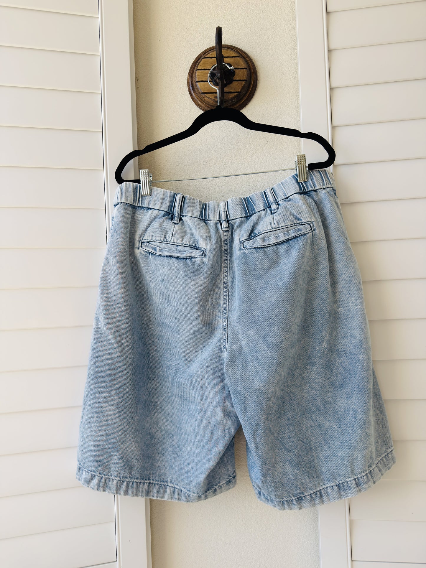 GAP Light Wash Pleated Denim Bermuda Shorts - Size L