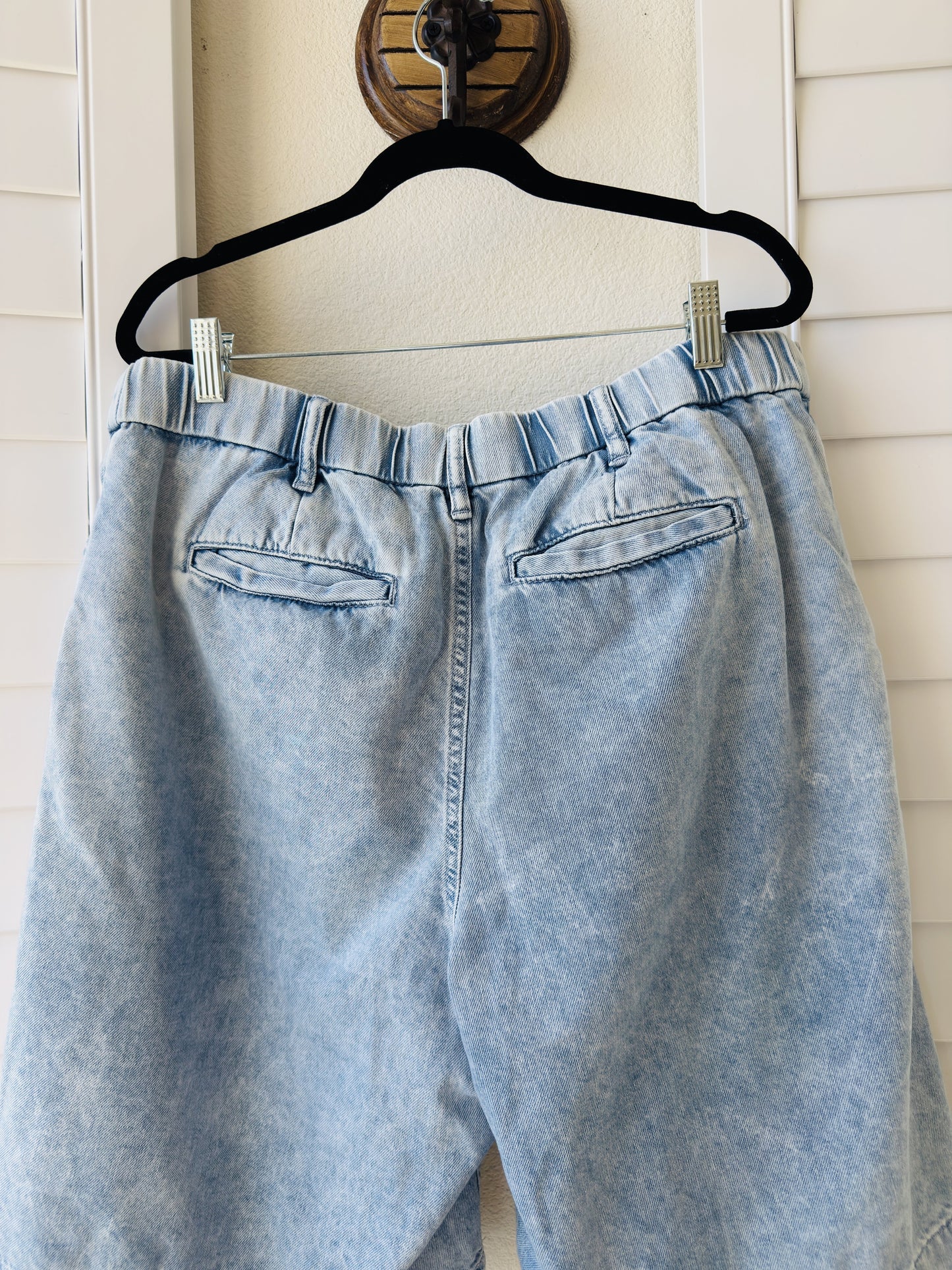 GAP Light Wash Pleated Denim Bermuda Shorts - Size L