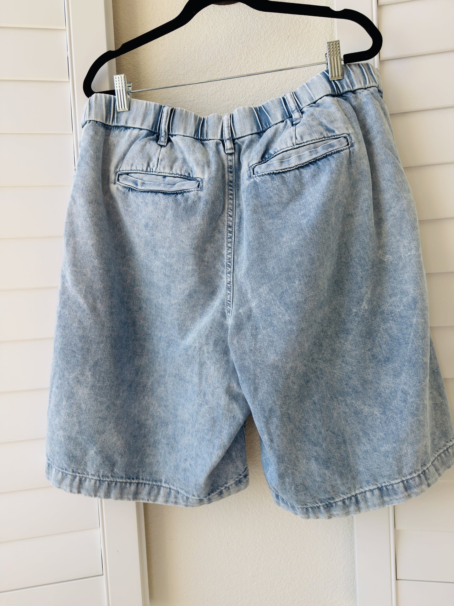 GAP Light Wash Pleated Denim Bermuda Shorts - Size L