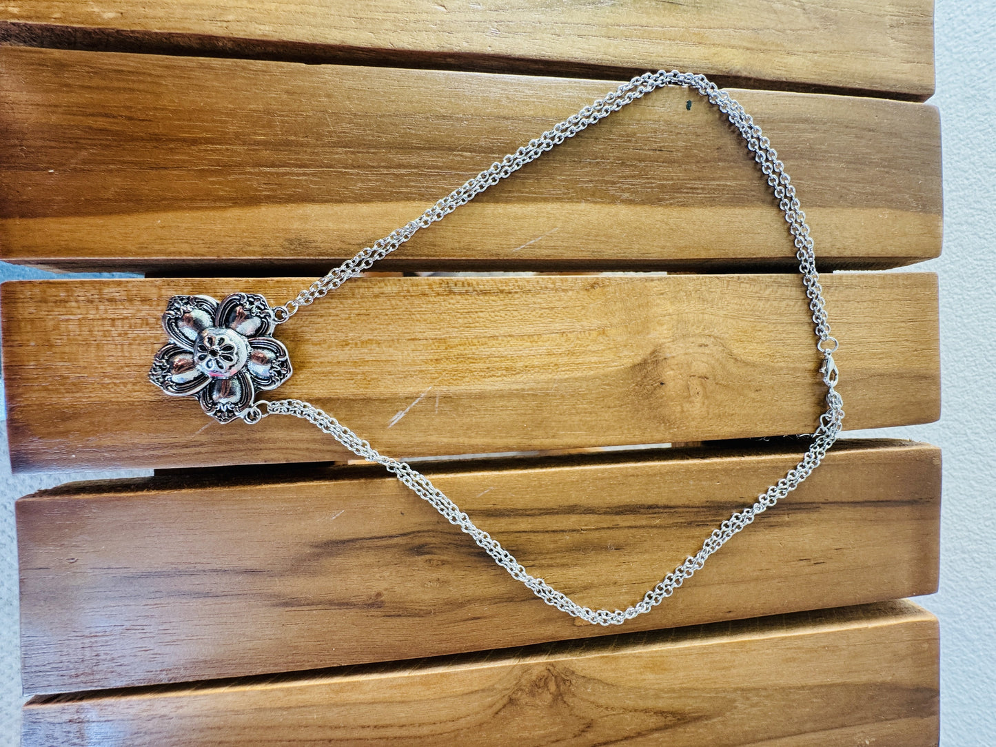Vintage Style Silver-Toned Floral Statement Necklace