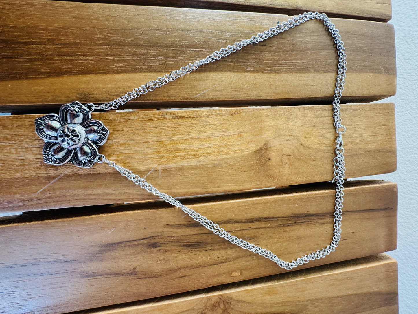 Vintage Style Silver-Toned Floral Statement Necklace