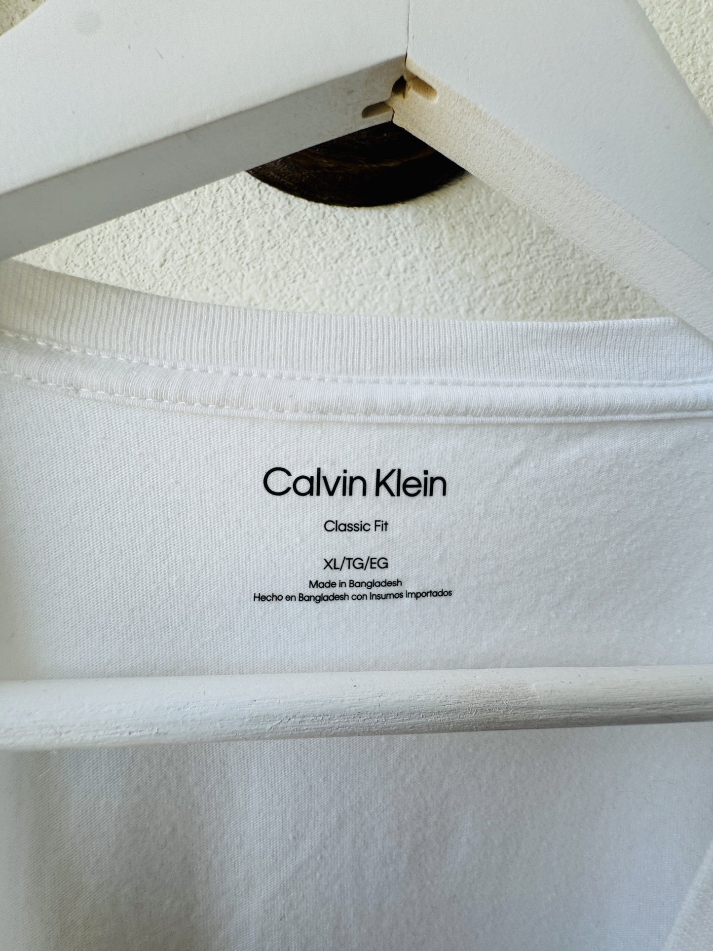 Calvin Klein Classic Fit White Crewneck T-Shirt - Size XL