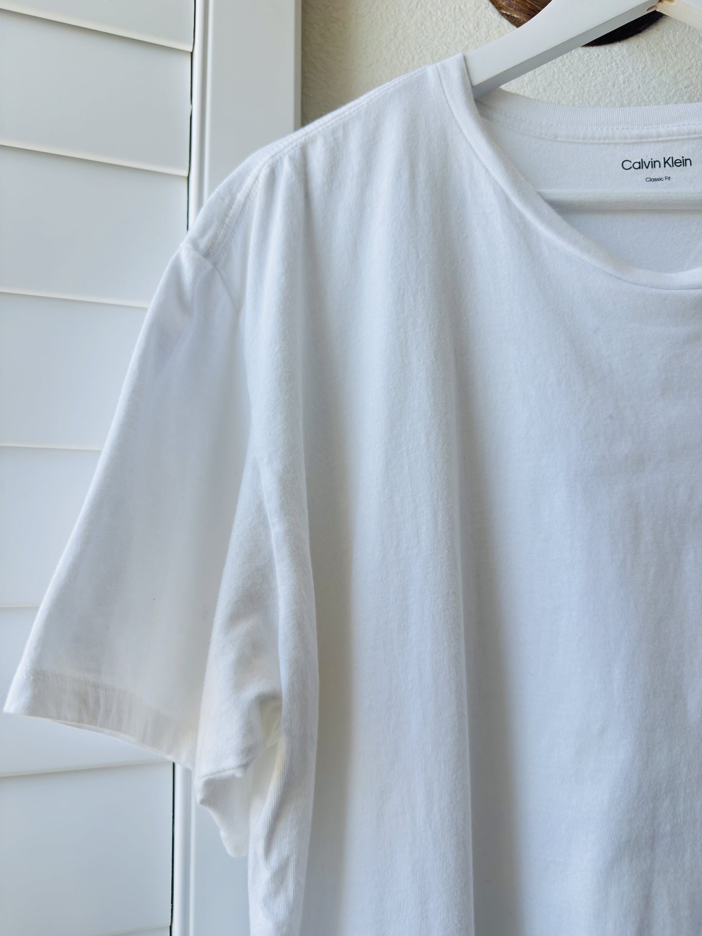 Calvin Klein Classic Fit White Crewneck T-Shirt - Size XL