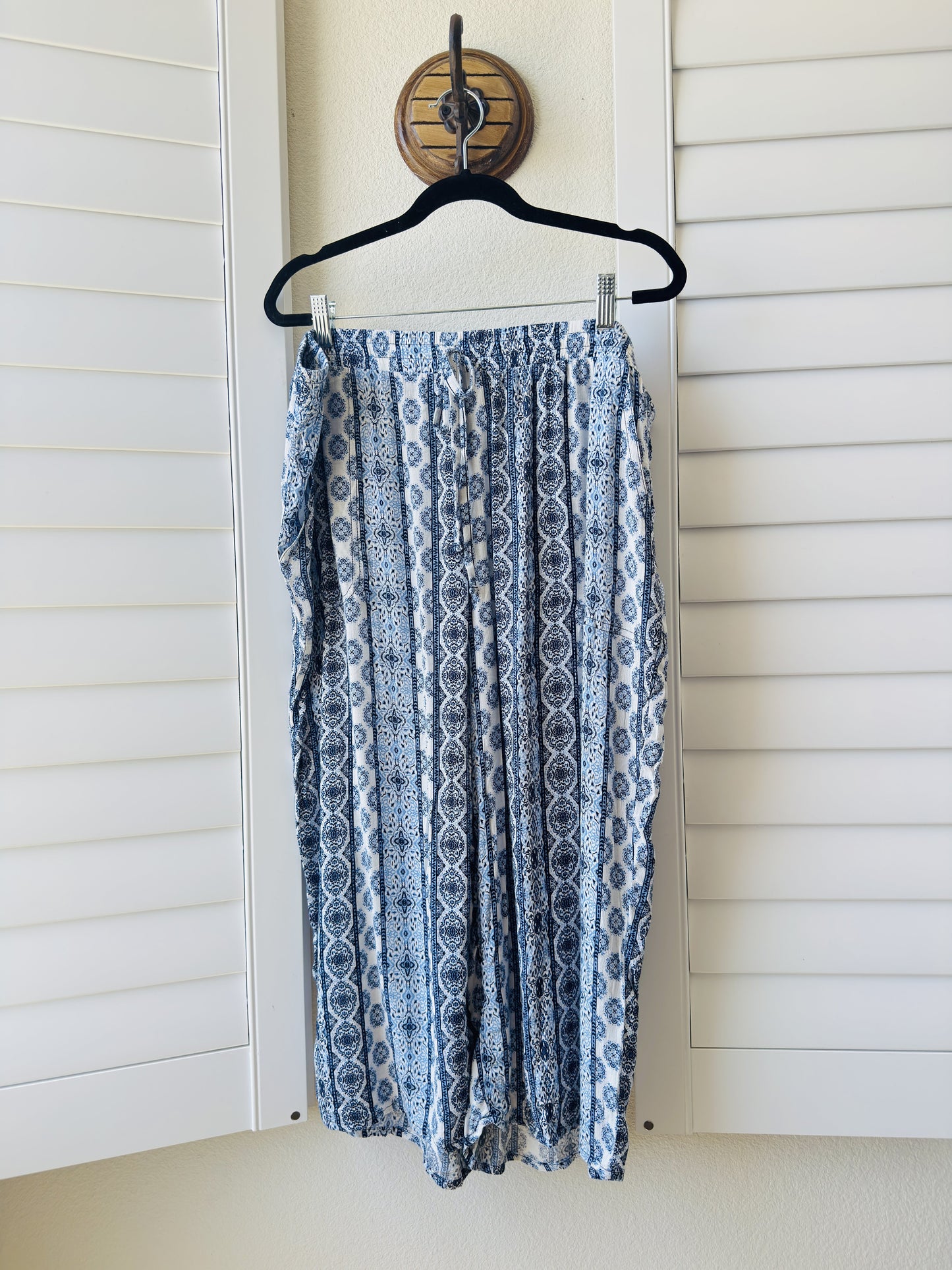 Westport Woman Blue and White Patterned Wide Leg Pants Size 1X