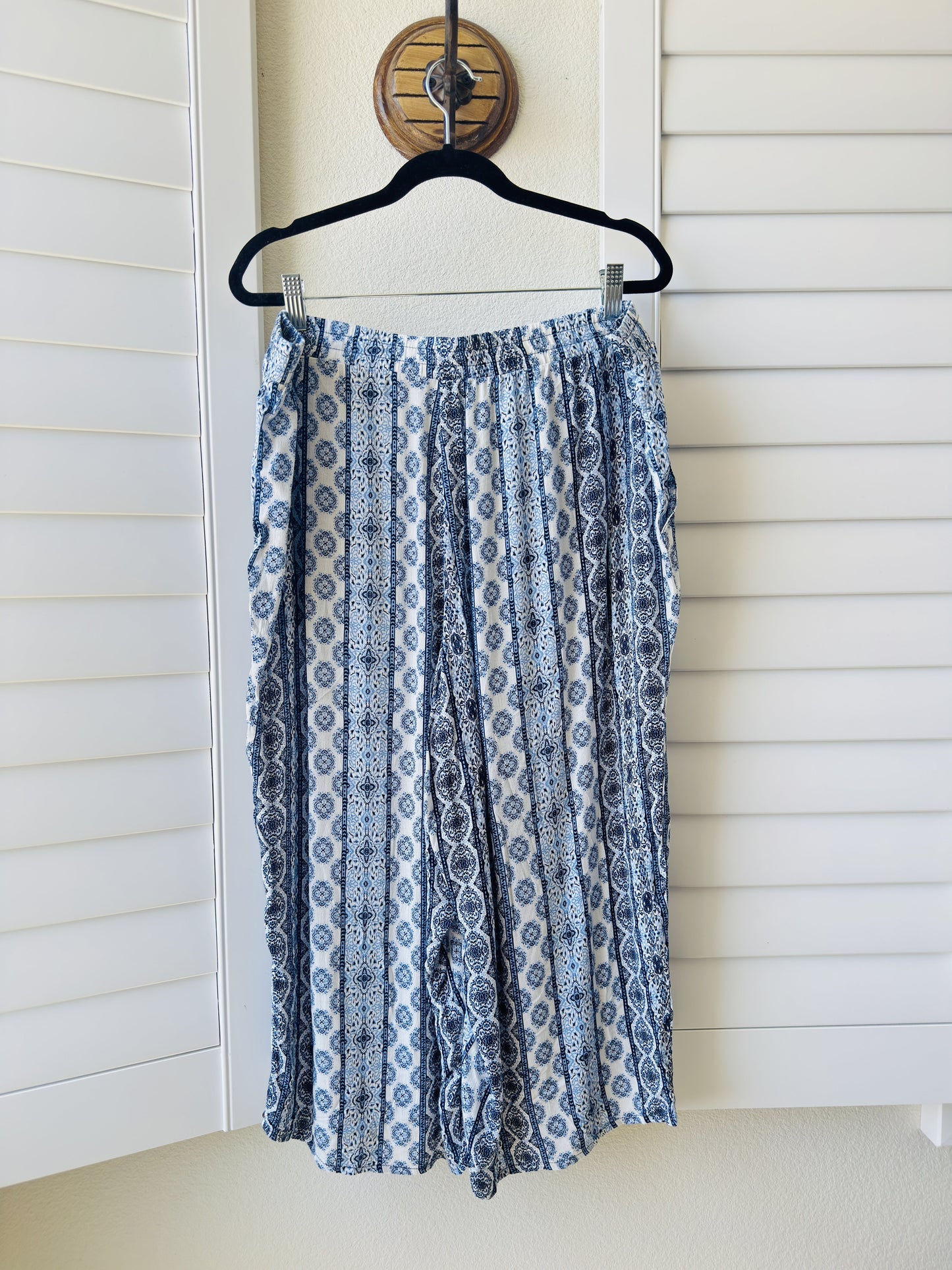 Westport Woman Blue and White Patterned Wide Leg Pants Size 1X