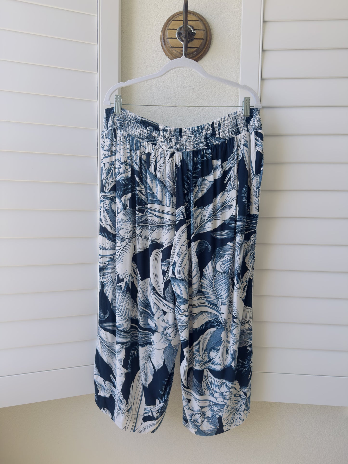 Philosophy Woman Blue Tropical Smocked Crop Pants Size 1X