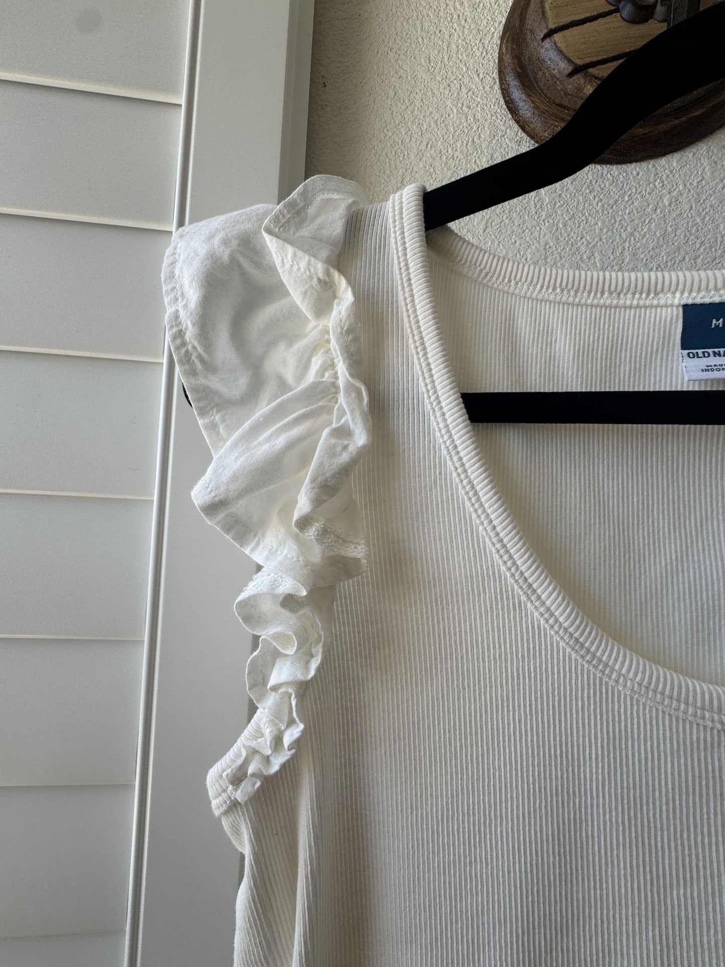 Old Navy White Ribbed Ruffle-Sleeve Top - Size M