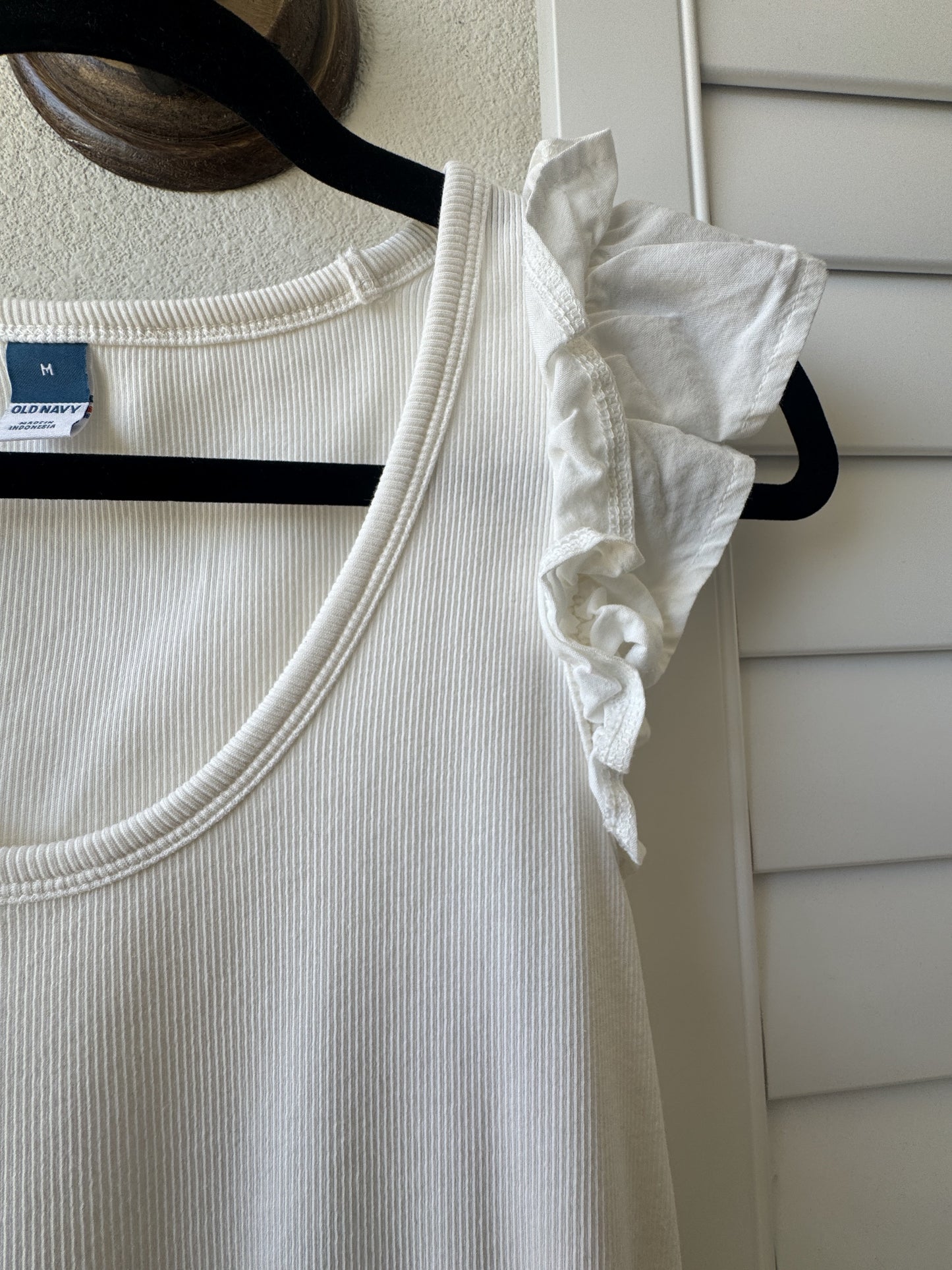 Old Navy White Ribbed Ruffle-Sleeve Top - Size M