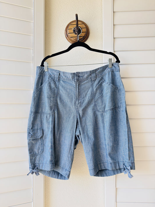 St. John's Bay Blue Chambray Cargo Shorts - Size 16
