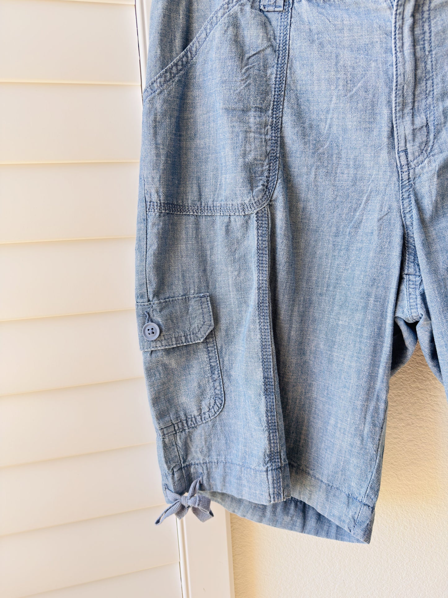 St. John's Bay Blue Chambray Cargo Shorts - Size 16