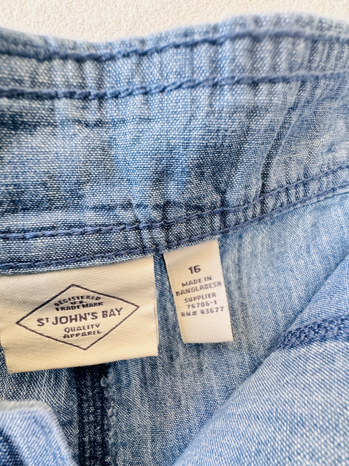 St. John's Bay Blue Chambray Cargo Shorts - Size 16
