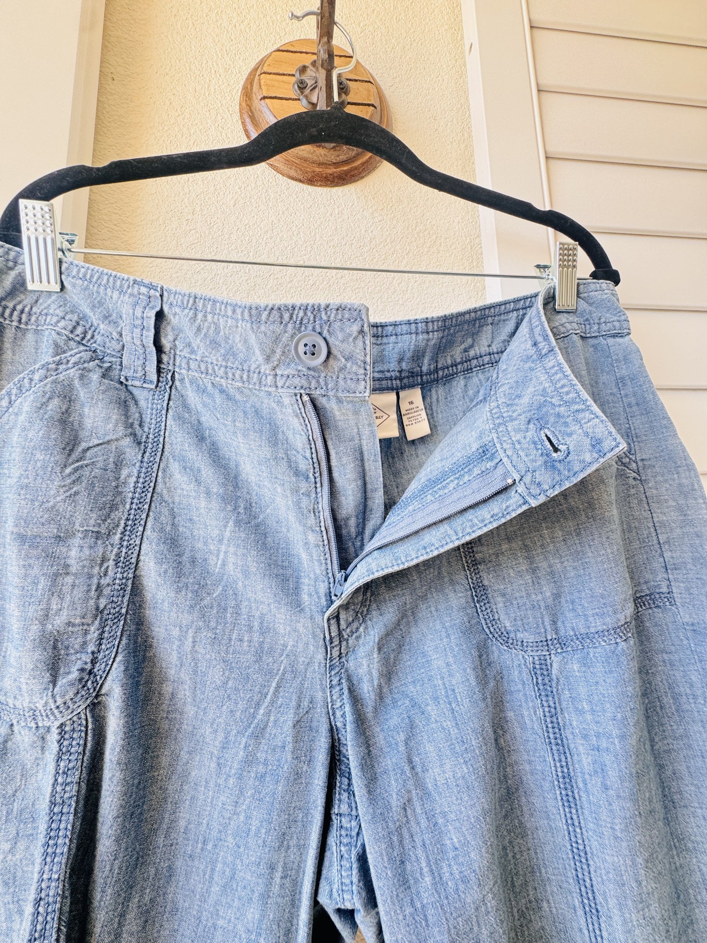 St. John's Bay Blue Chambray Cargo Shorts - Size 16