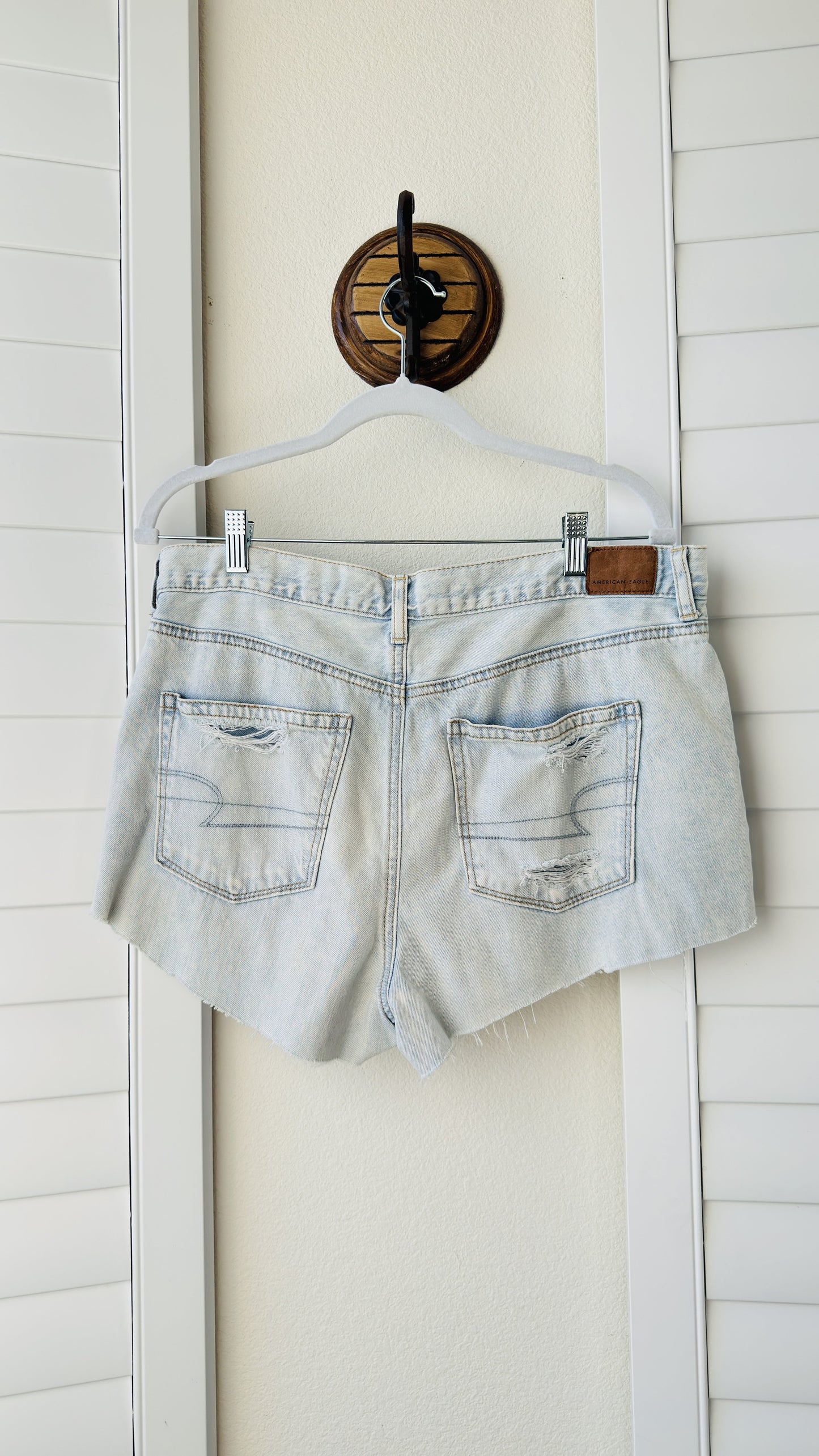 American Eagle Light Wash Distressed Mom Jean Shorts Size 12