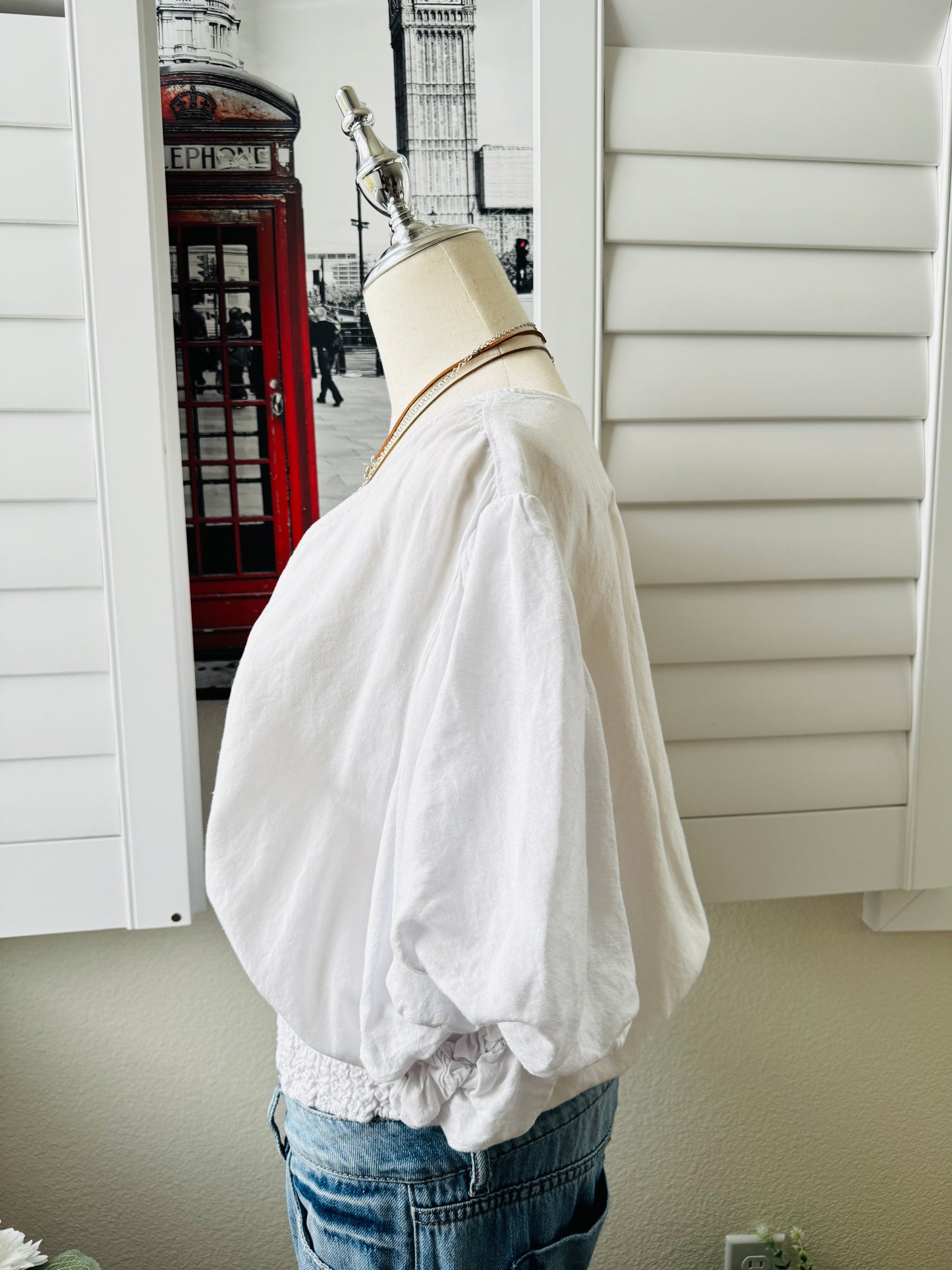 Express. Size XL. White Linen Blend V-Neck Smocked Waist Blouse