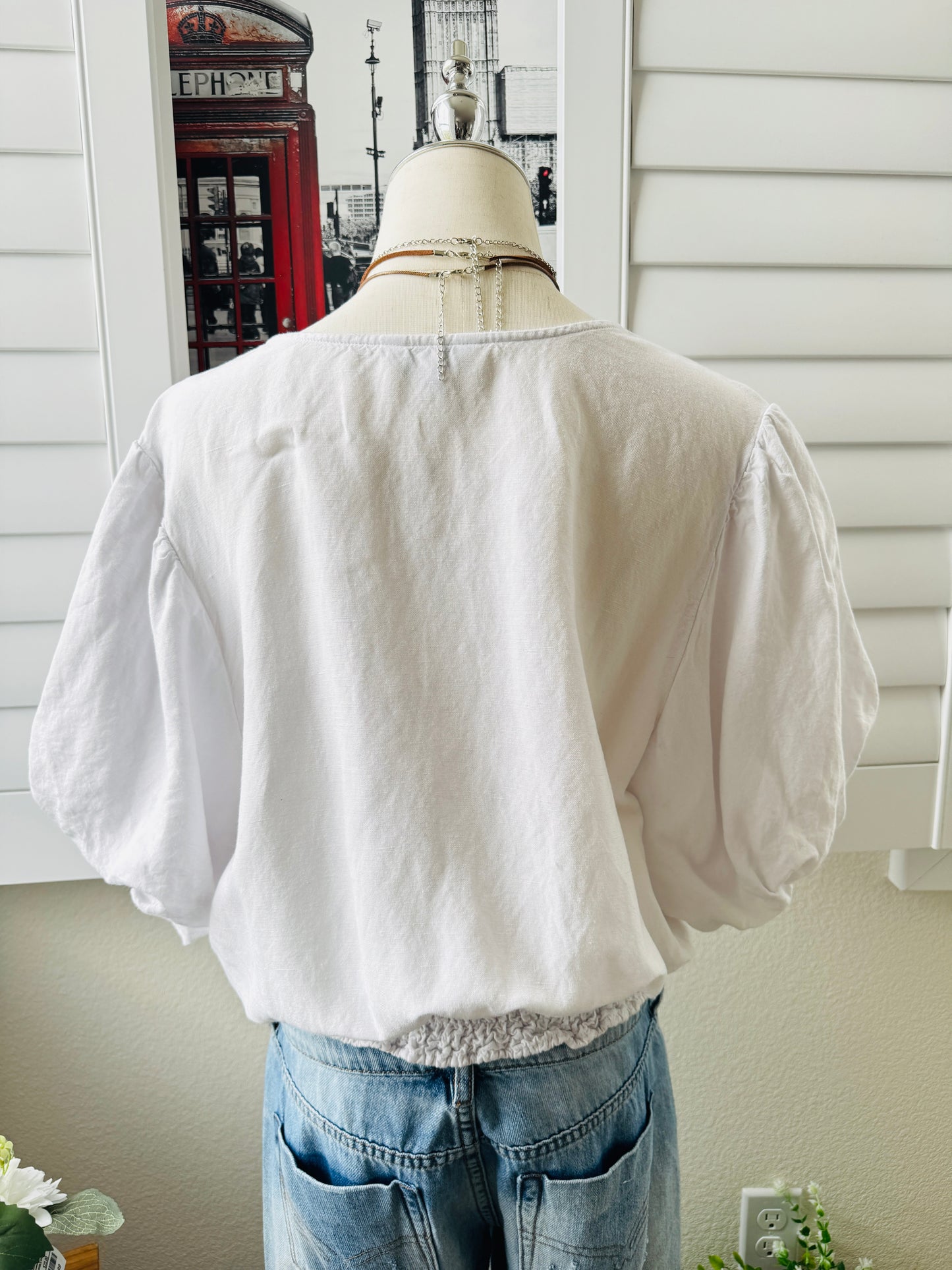 Express. Size XL. White Linen Blend V-Neck Smocked Waist Blouse