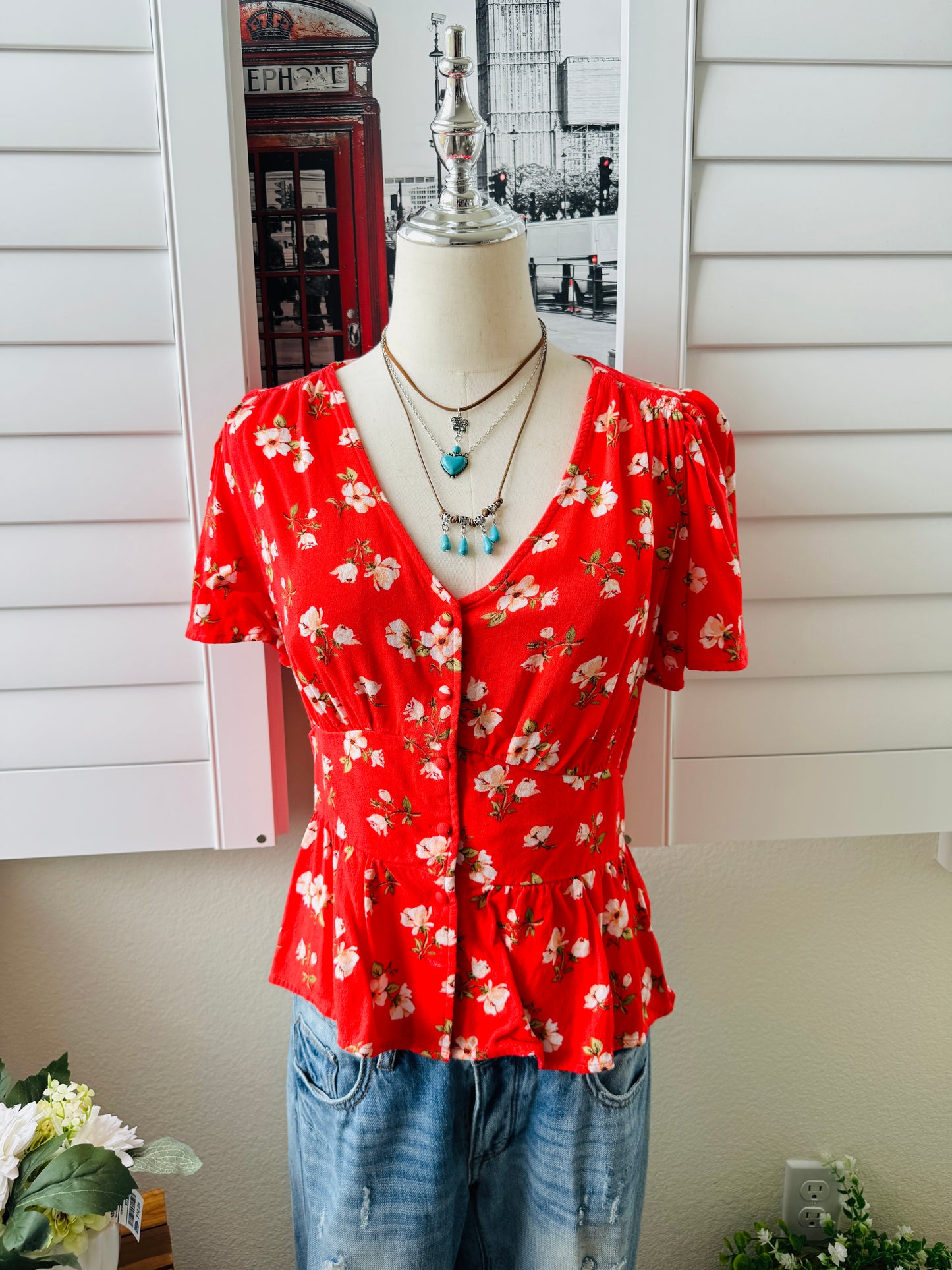 Old Navy Red Floral V-Neck Button-Front Peplum Blouse