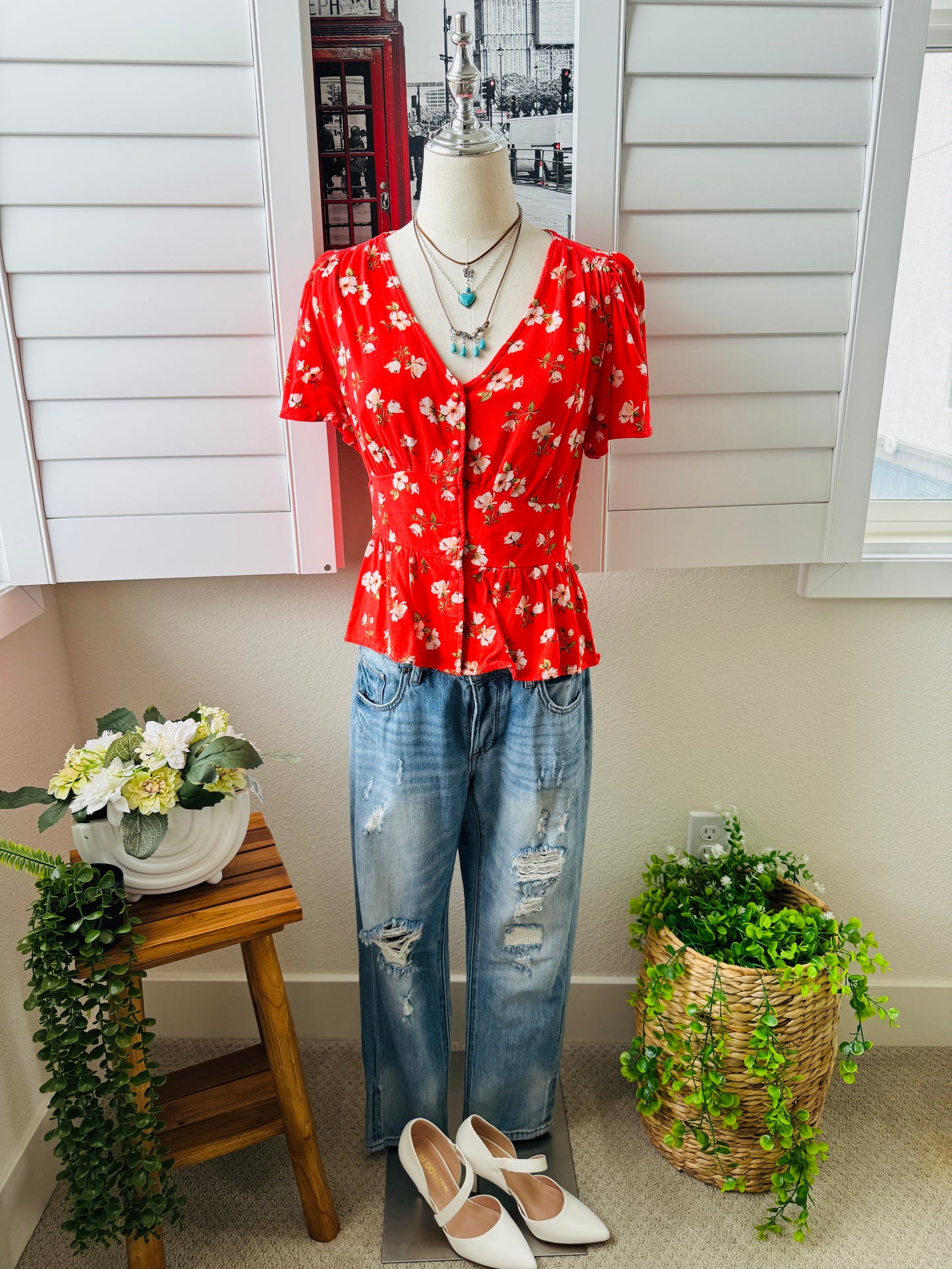 Old Navy Red Floral V-Neck Button-Front Peplum Blouse