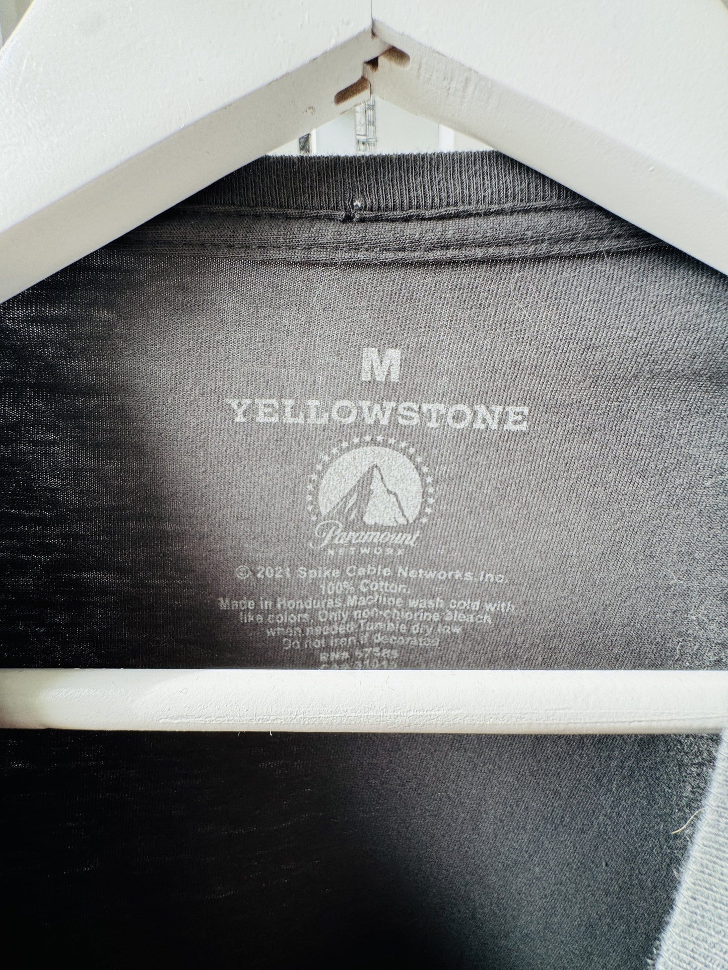 Yellowstone Rip & Beth Graphic Tee - Size M