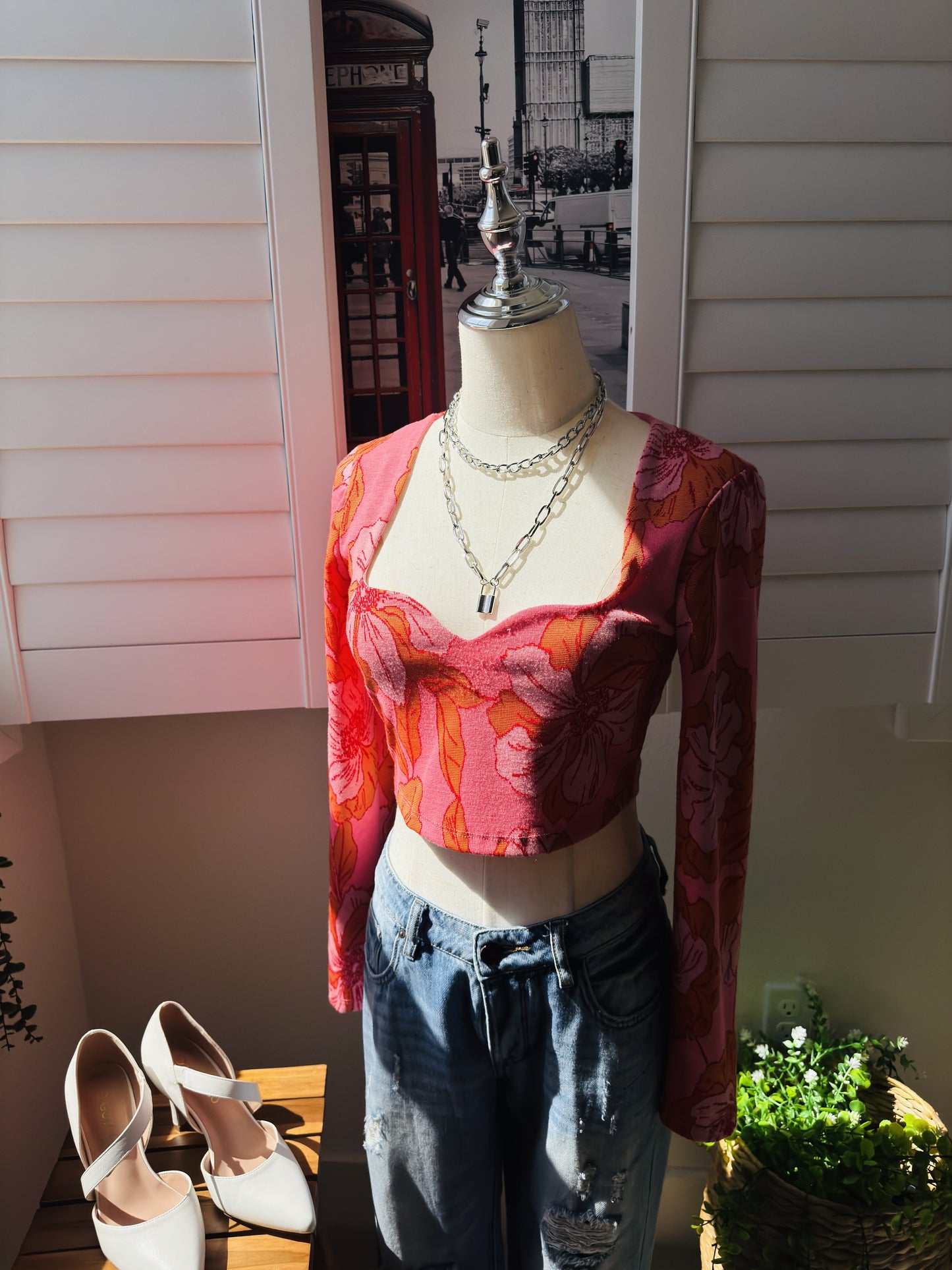 Zara Pink and Orange Floral Knit Crop Top - Size M