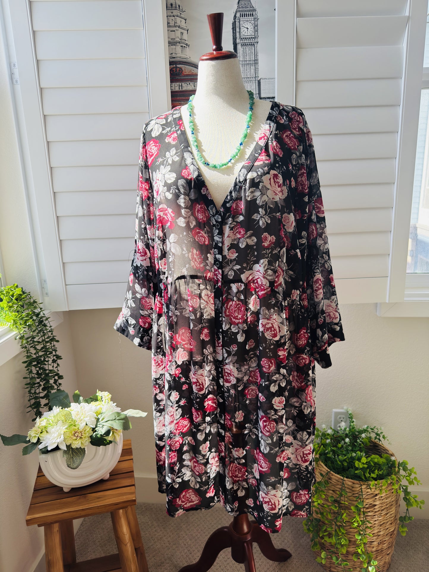 Torrid. Sheer Floral Button-Front Midi Dress/Duster. Size 4