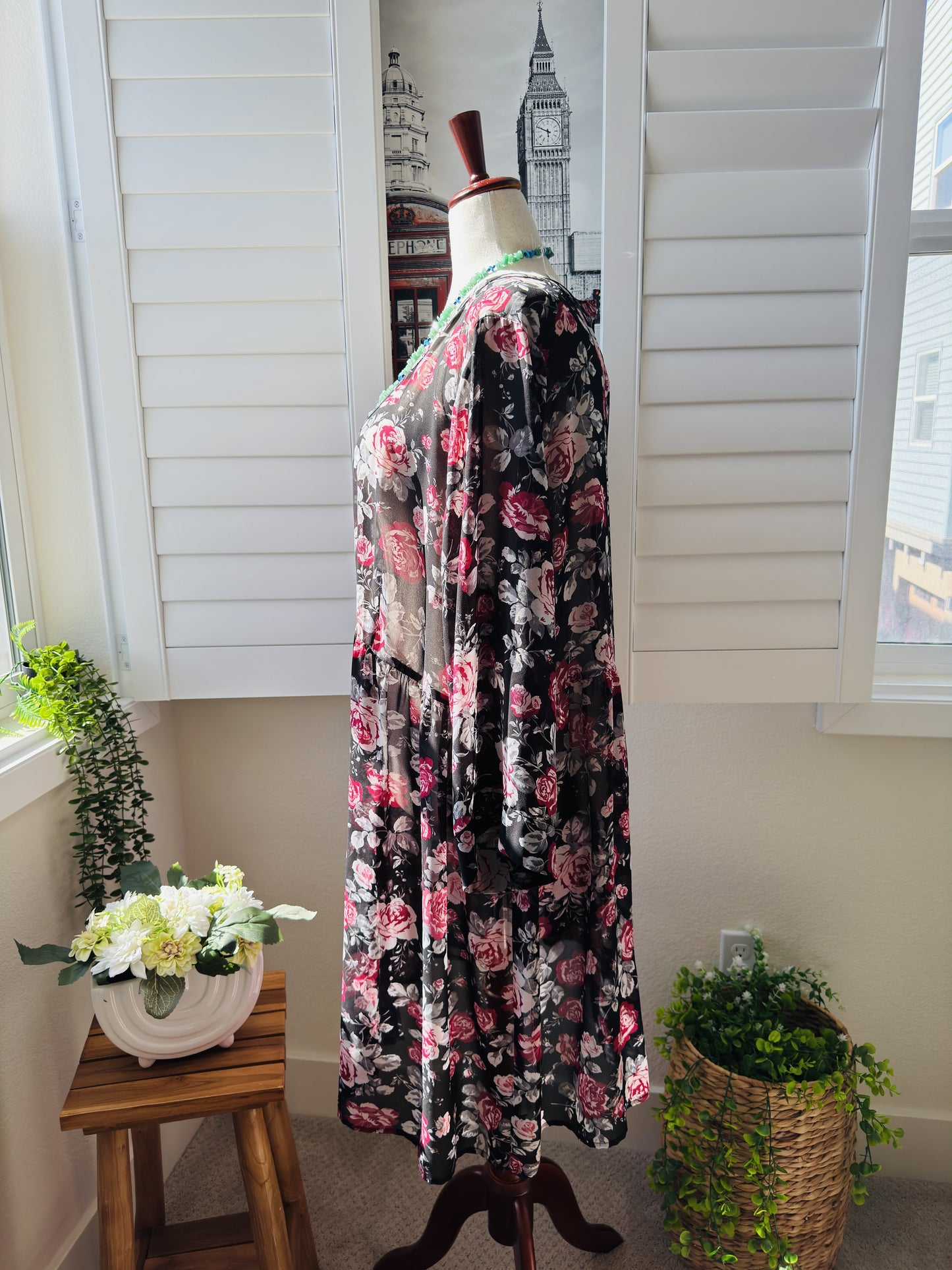 Torrid. Sheer Floral Button-Front Midi Dress/Duster. Size 4