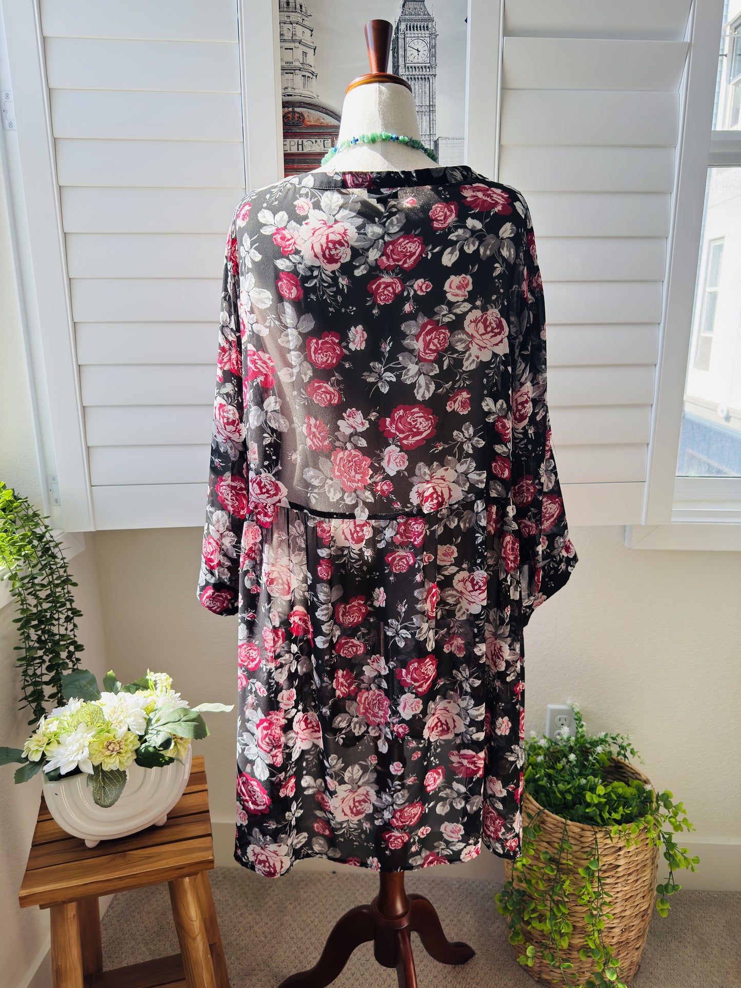 Torrid. Sheer Floral Button-Front Midi Dress/Duster. Size 4