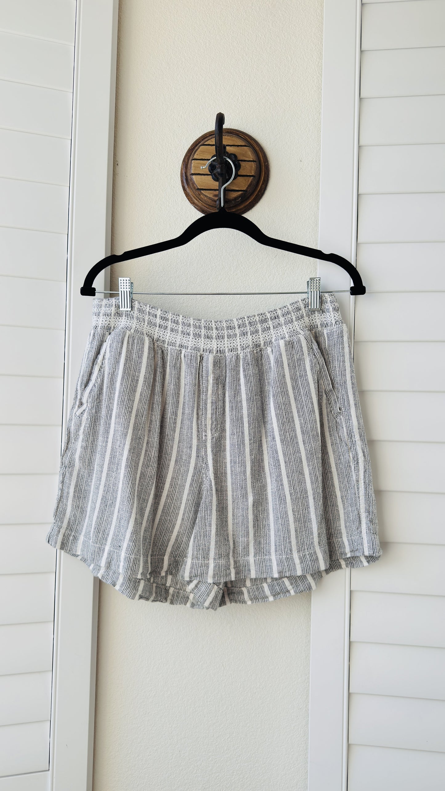 Briggs Striped Smocked Waist Shorts - Size XL