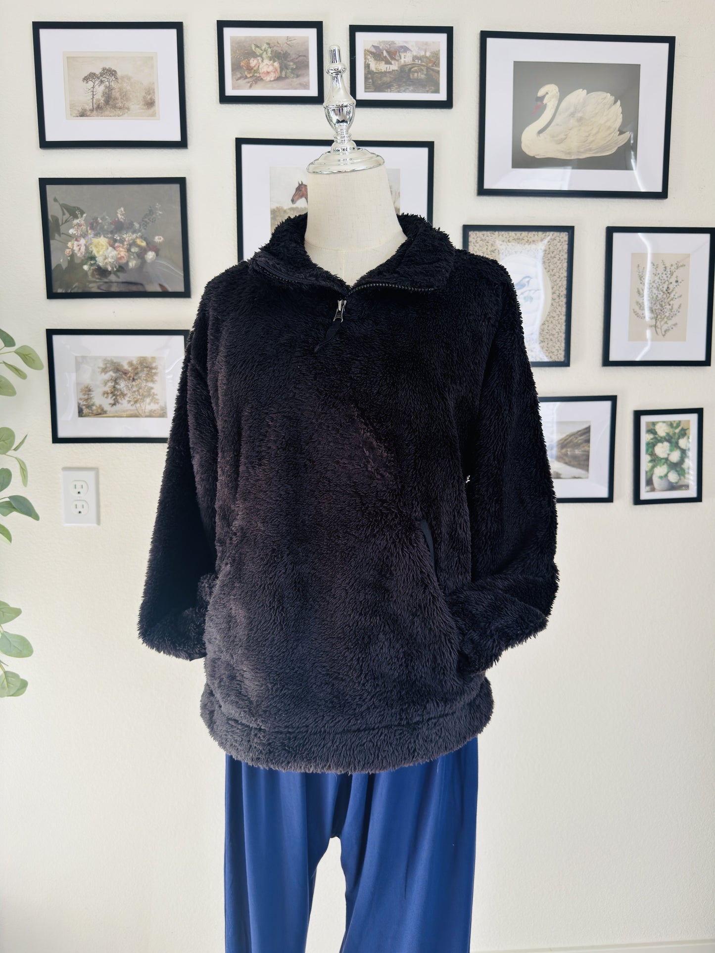 The North Face Women's Black Sherpa Fleece Quarter-Zip Pullover Size M