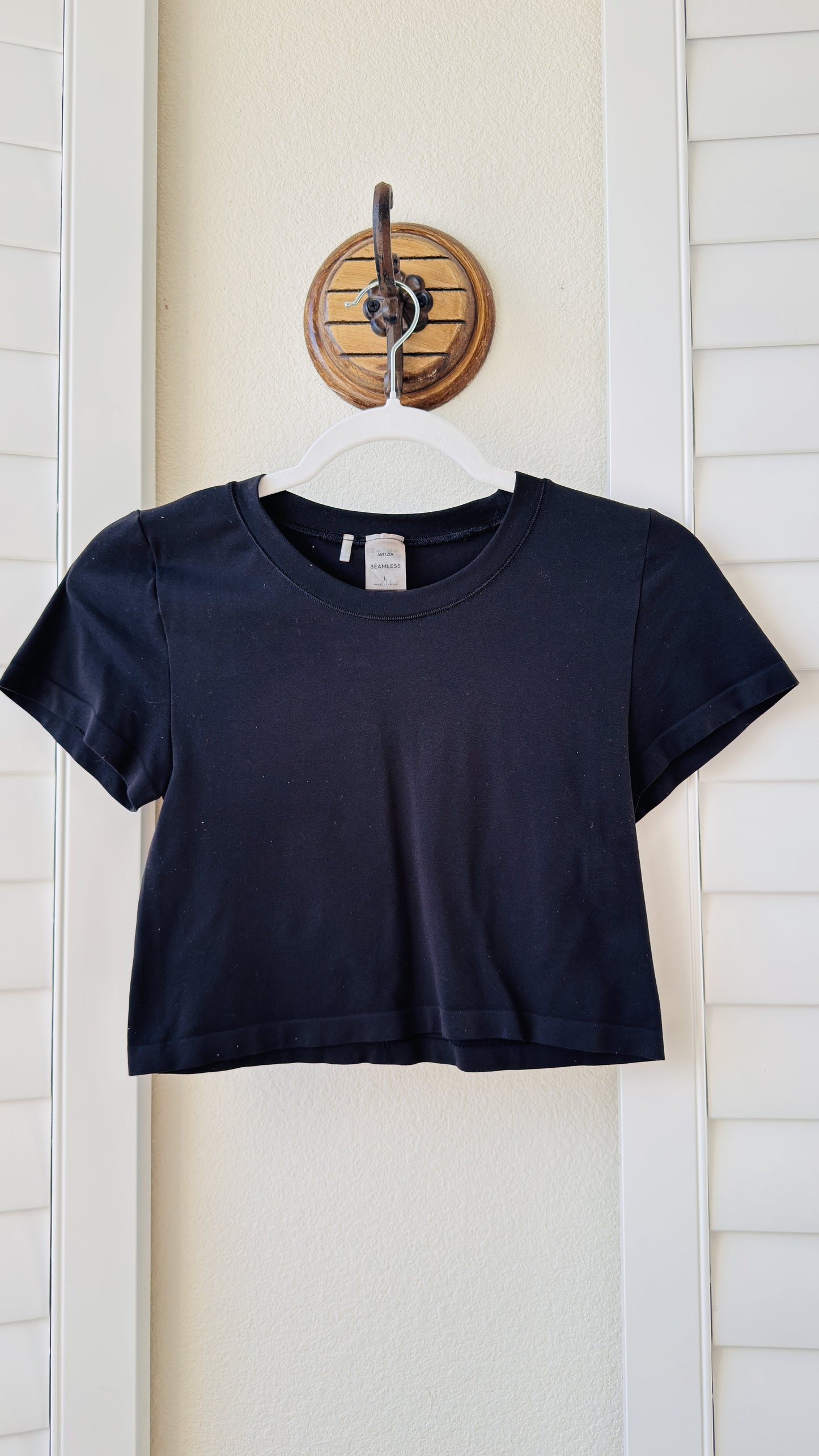 Aritzia Seamless Crewneck Crop Tee Black - Size L