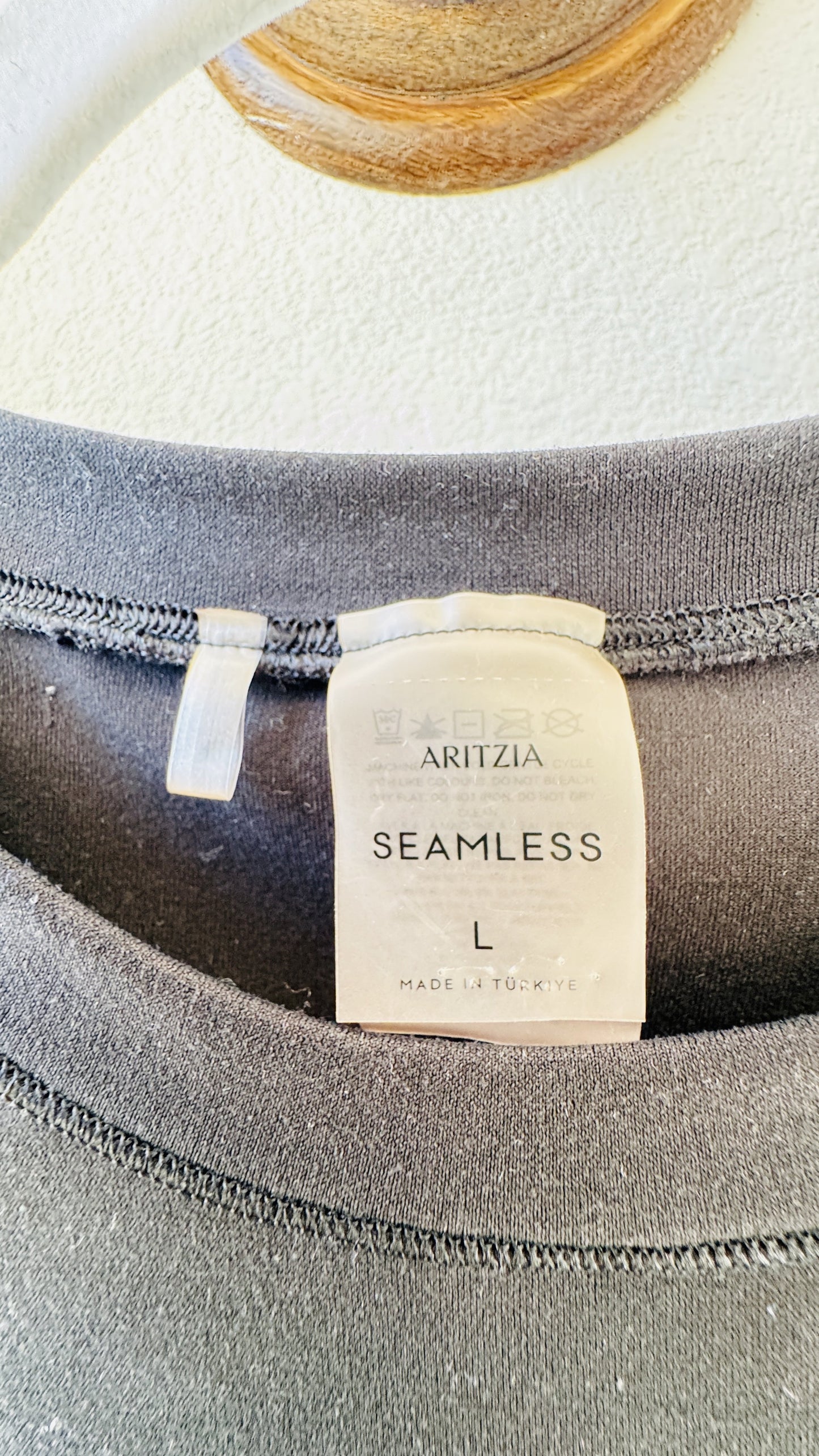 Aritzia Seamless Crewneck Crop Tee Black - Size L