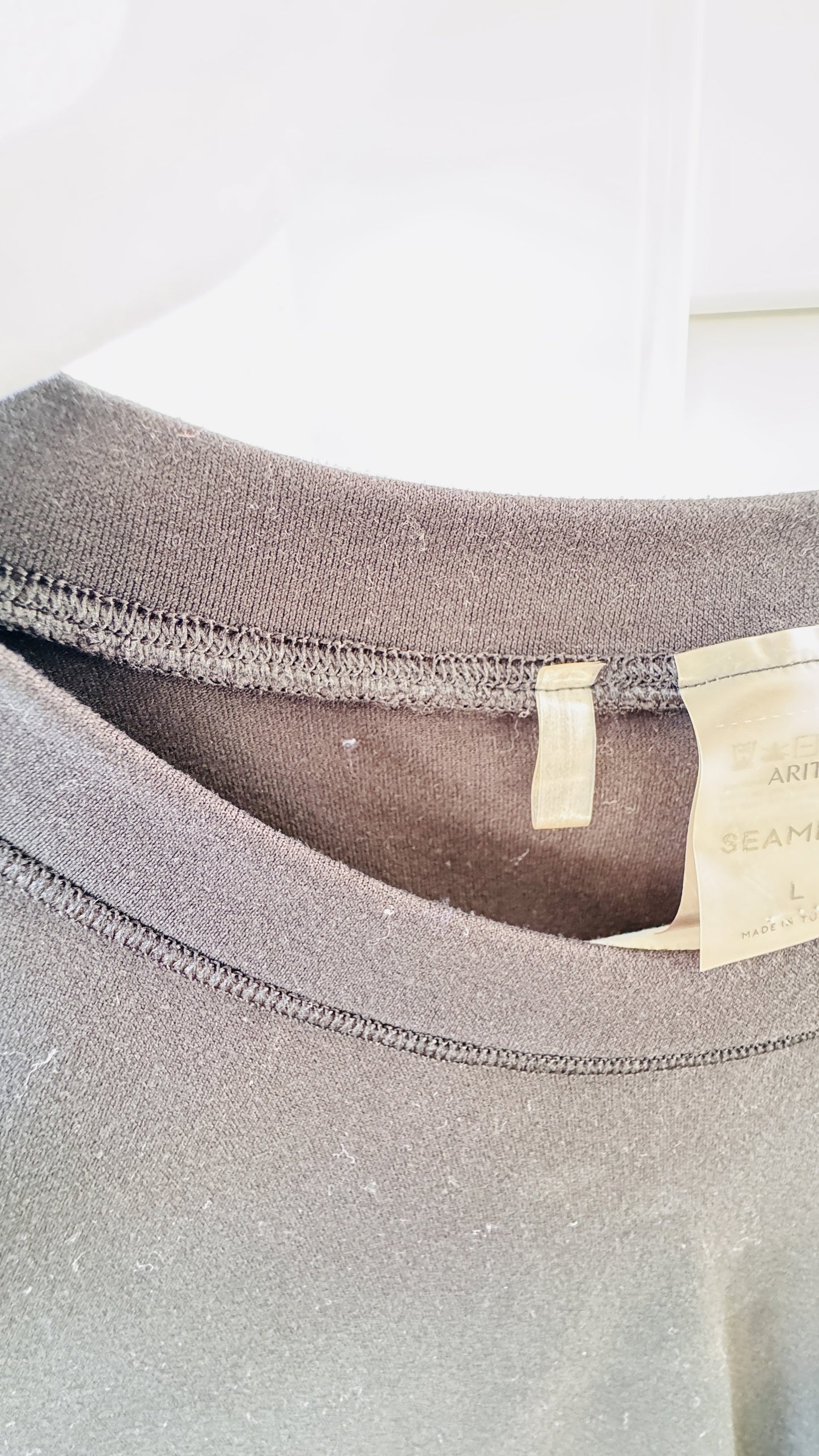 Aritzia Seamless Crewneck Crop Tee Black - Size L