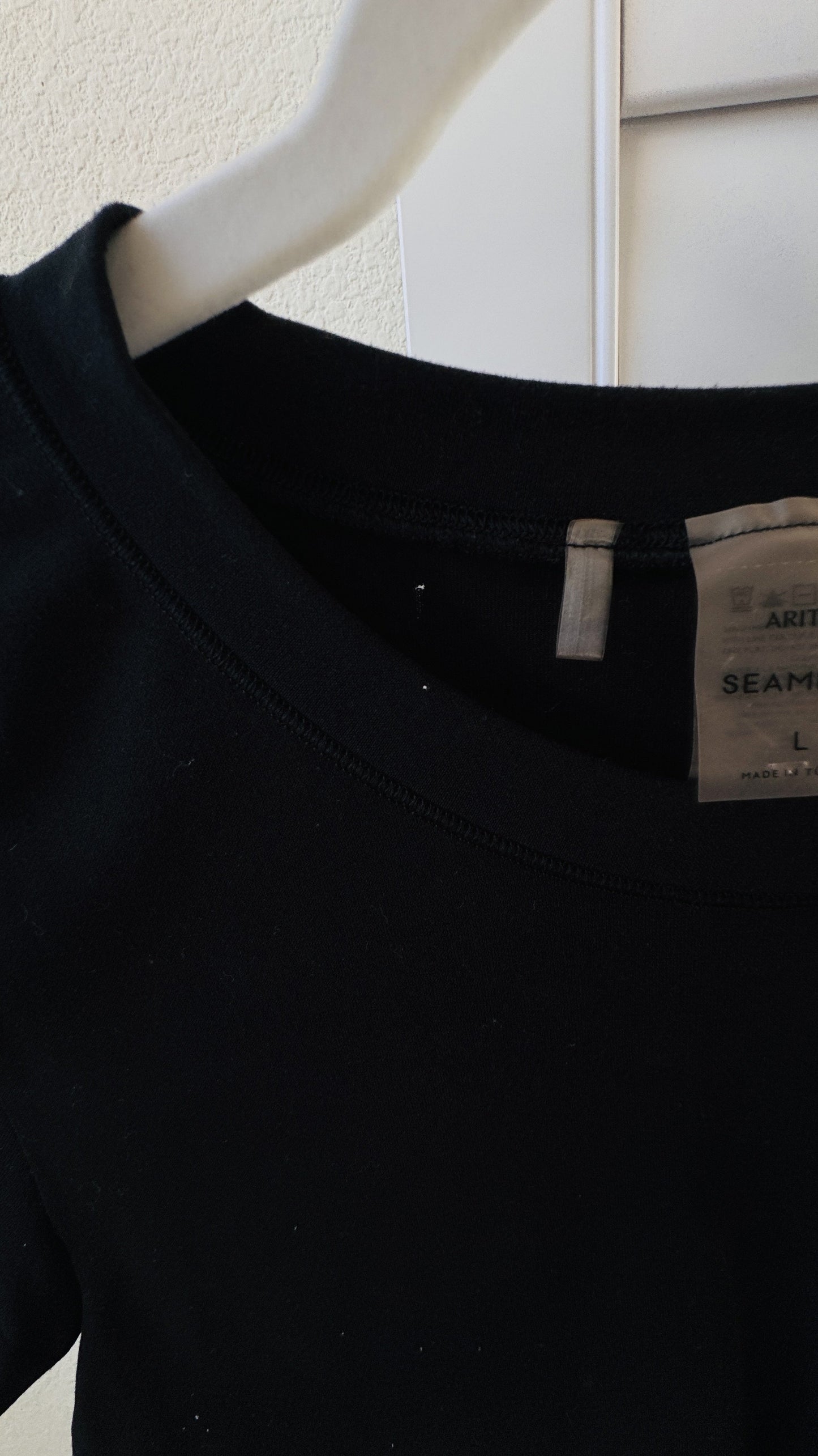 Aritzia Seamless Crewneck Crop Tee Black - Size L