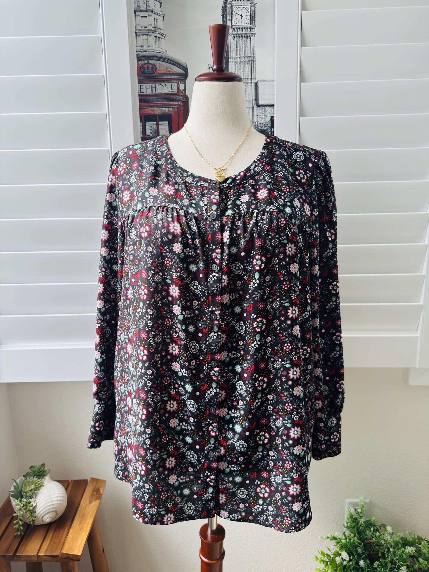 Loft Plus Black Floral Button-Down Long Sleeve Blouse Size 16