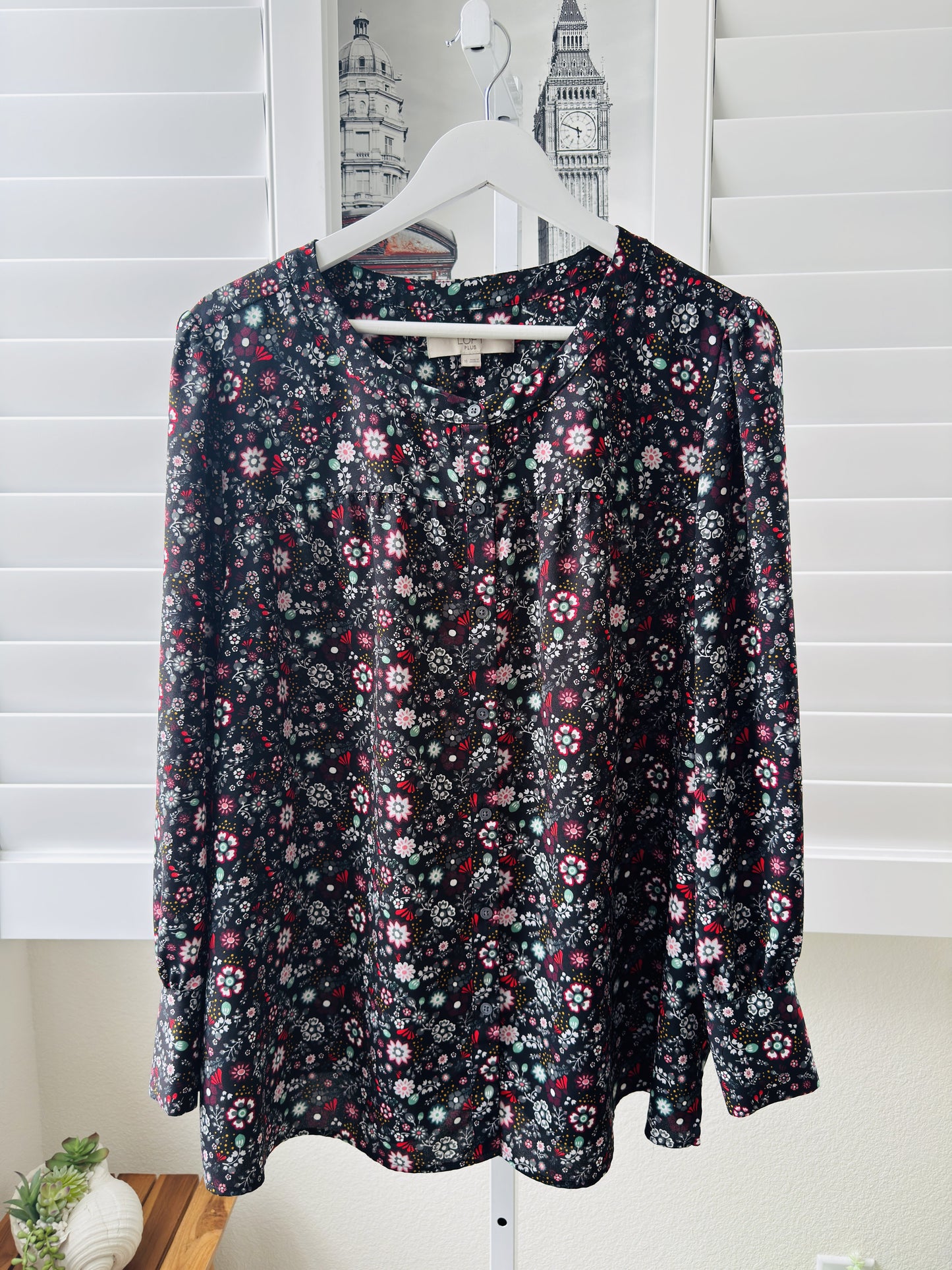 Loft Plus Black Floral Button-Down Long Sleeve Blouse Size 16