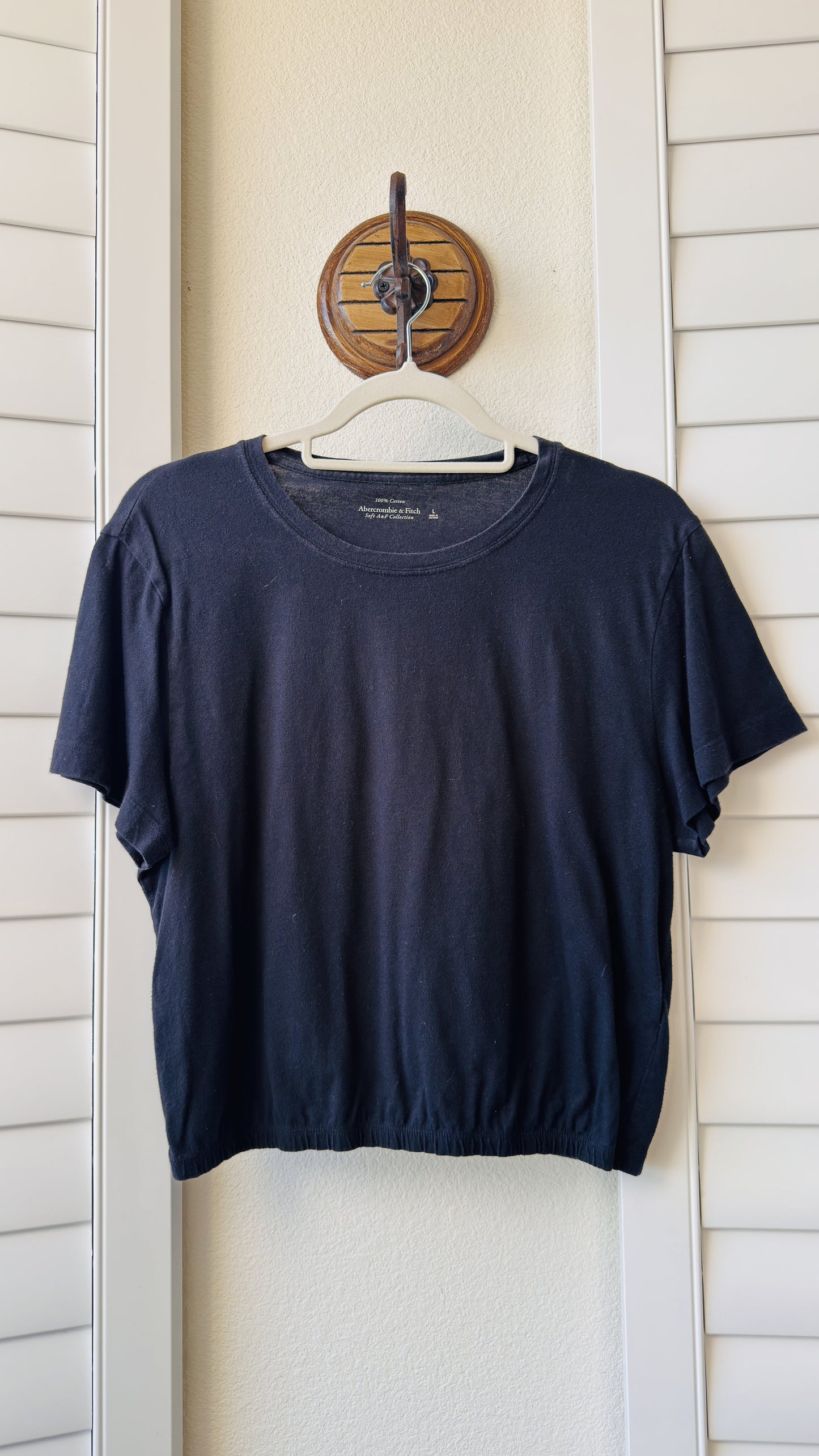 Abercrombie & Fitch Black Cropped Elastic Hem Tee - Size L