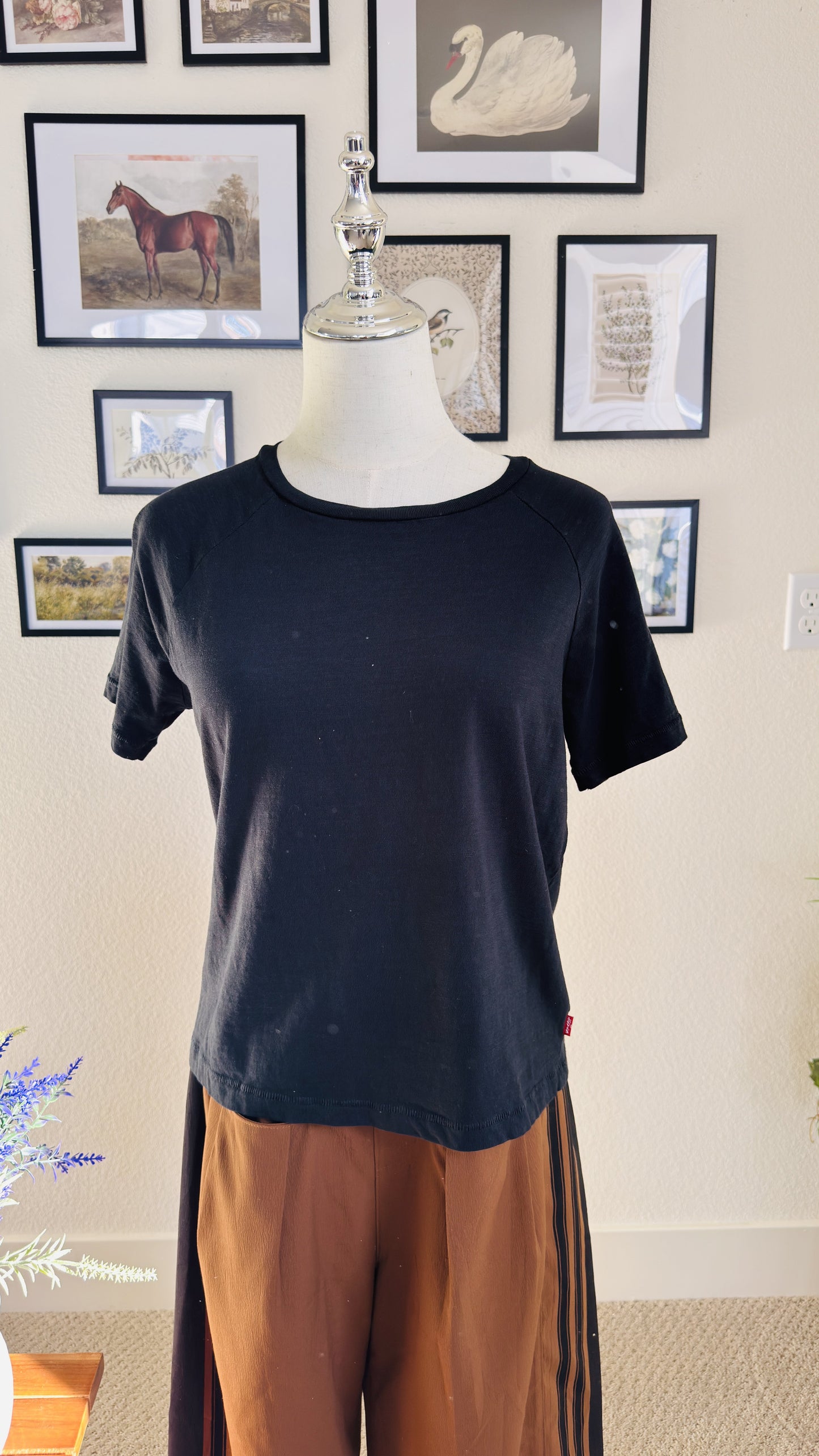 Levi's Black Raglan Short Sleeve T-Shirt - Size S