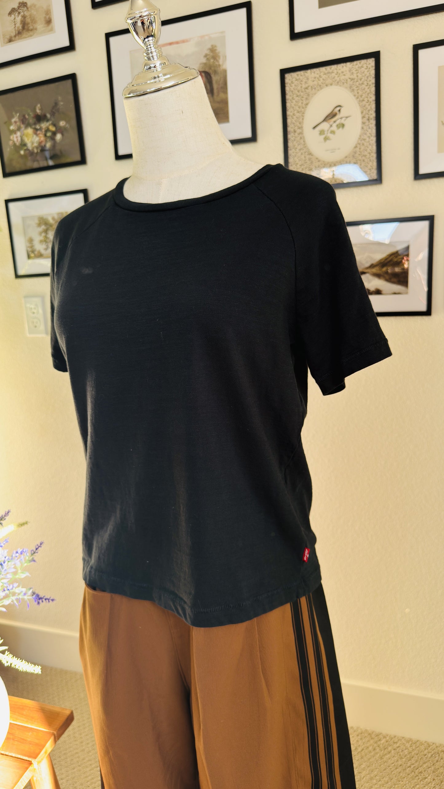 Levi's Black Raglan Short Sleeve T-Shirt - Size S