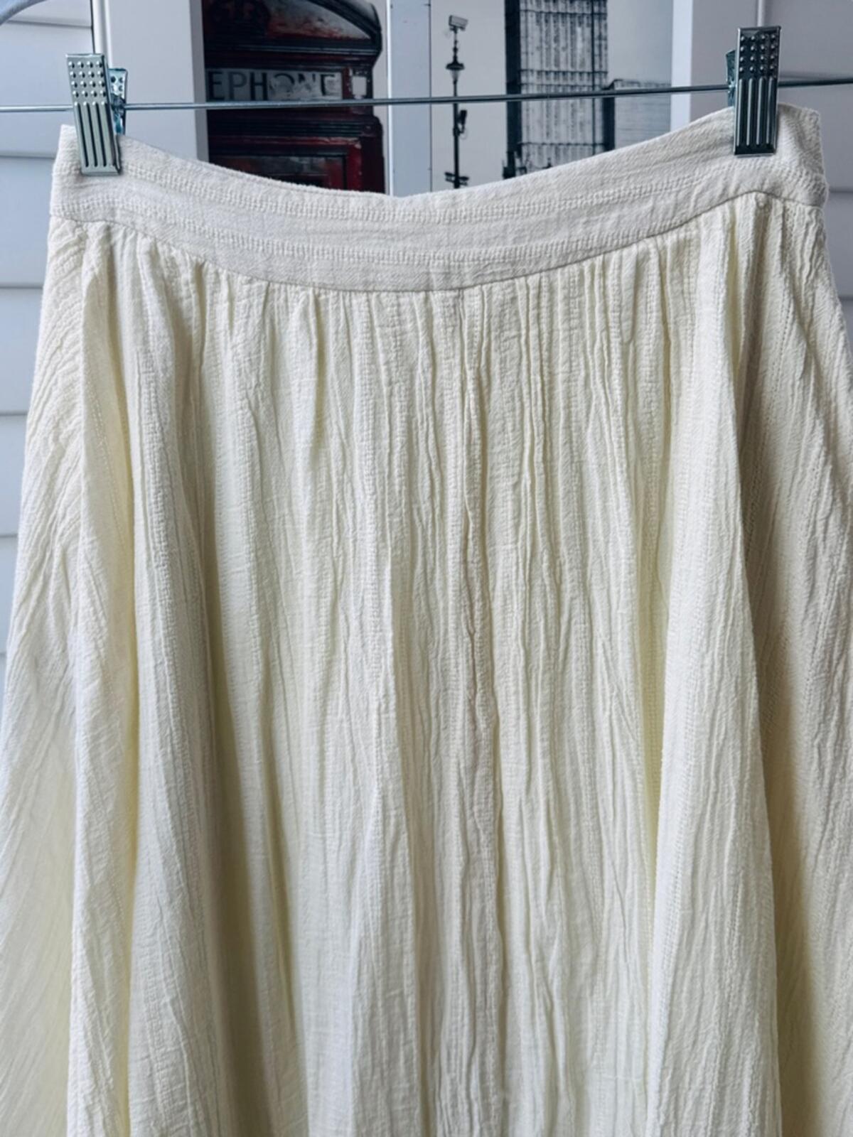Fashion On Earth. Size S.Cream Button-Front Midi Skirt with Textured Fabric