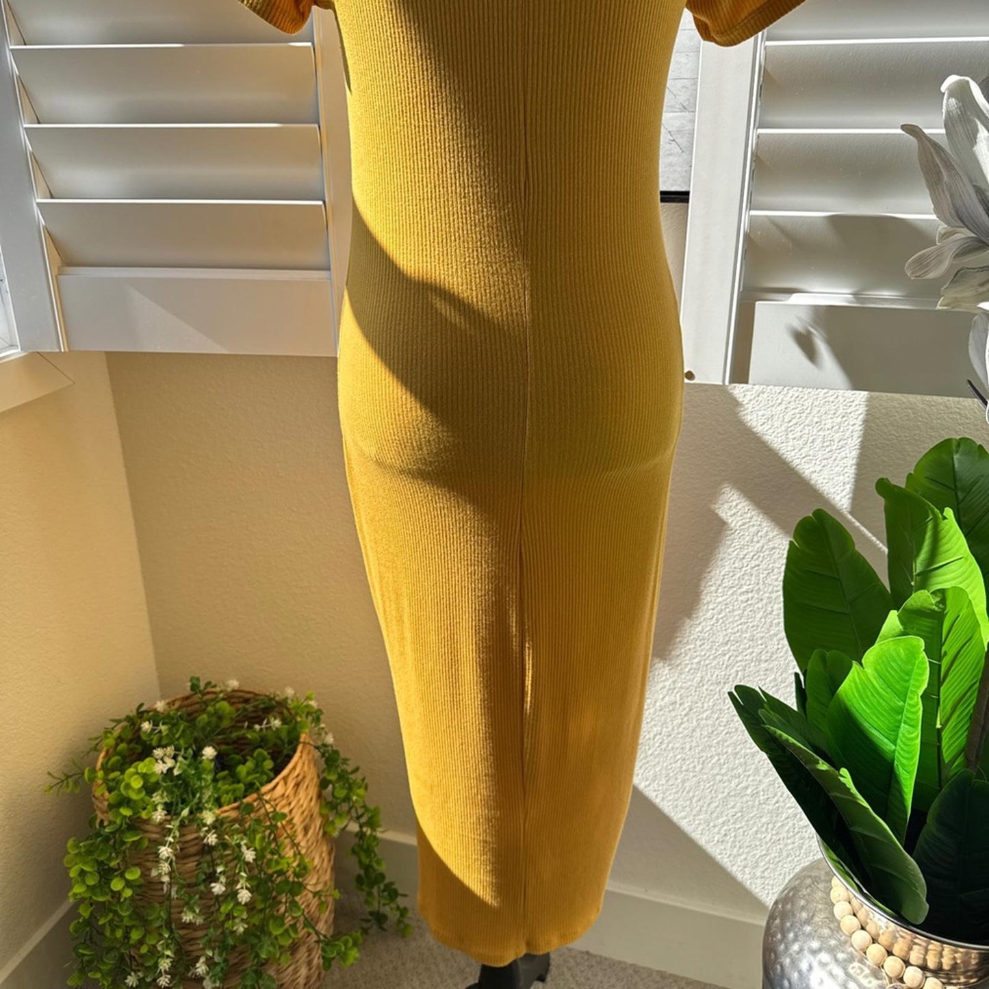 Pull&Bear Mustard Midi Dress. Size M