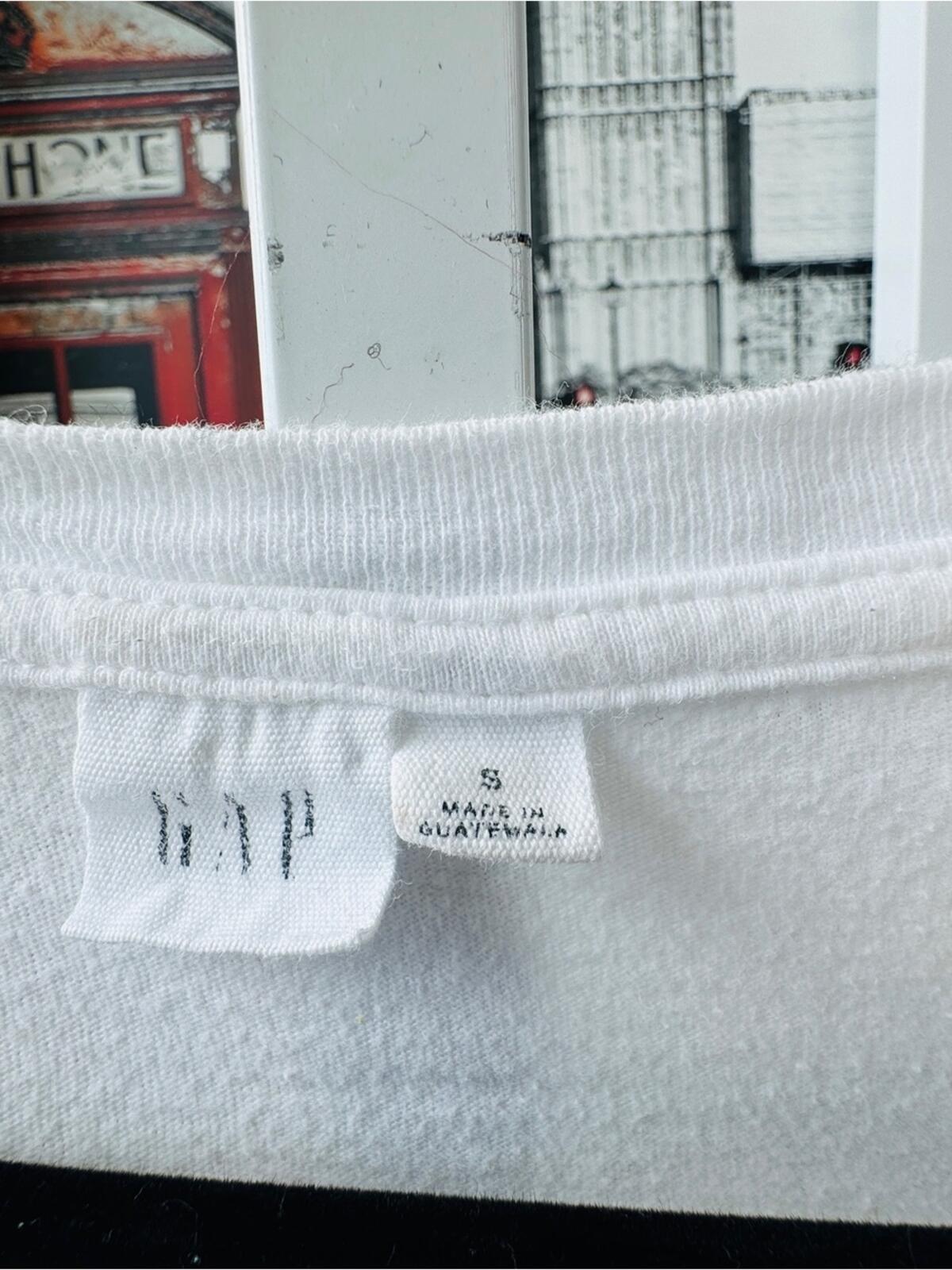 Gap. Size S. Peanuts White Tee with Multicolor Character Print.