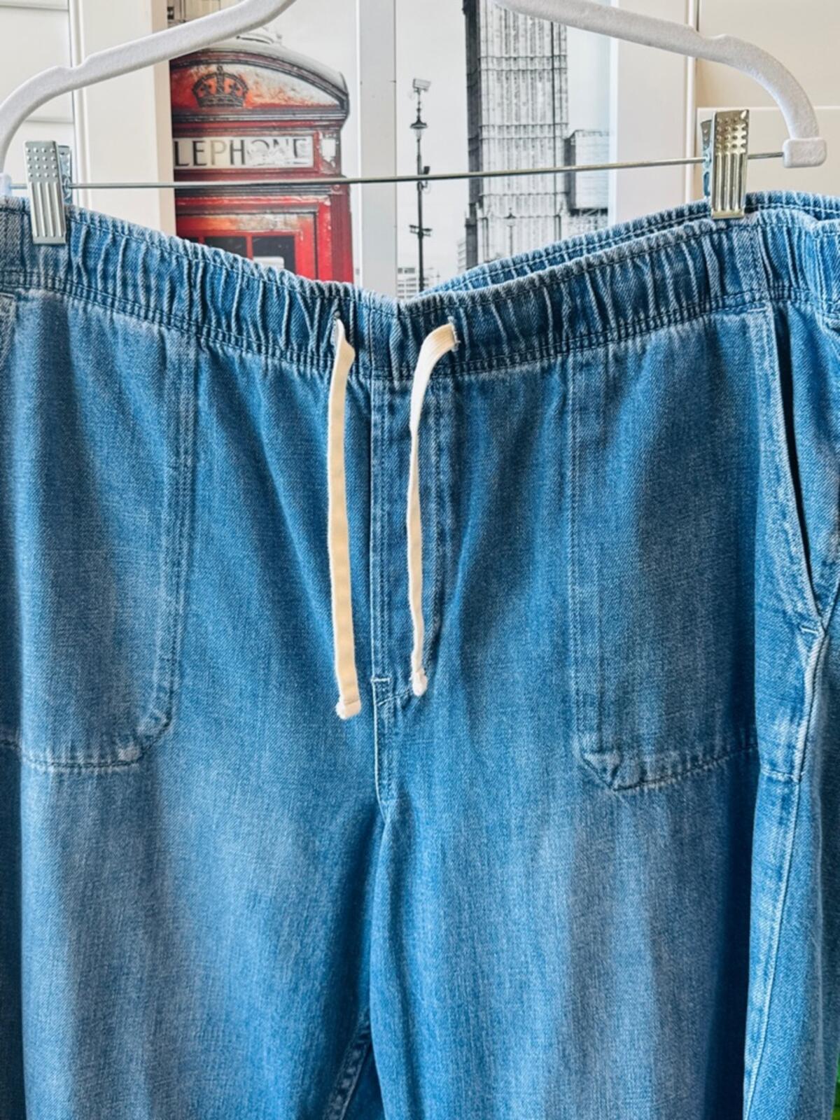GAP Women’s Light Blue Relaxed Drawstring Jeans. Size XL